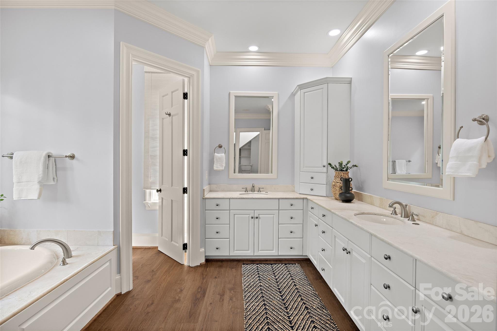 2135 Sharon Avenue — Charlotte
