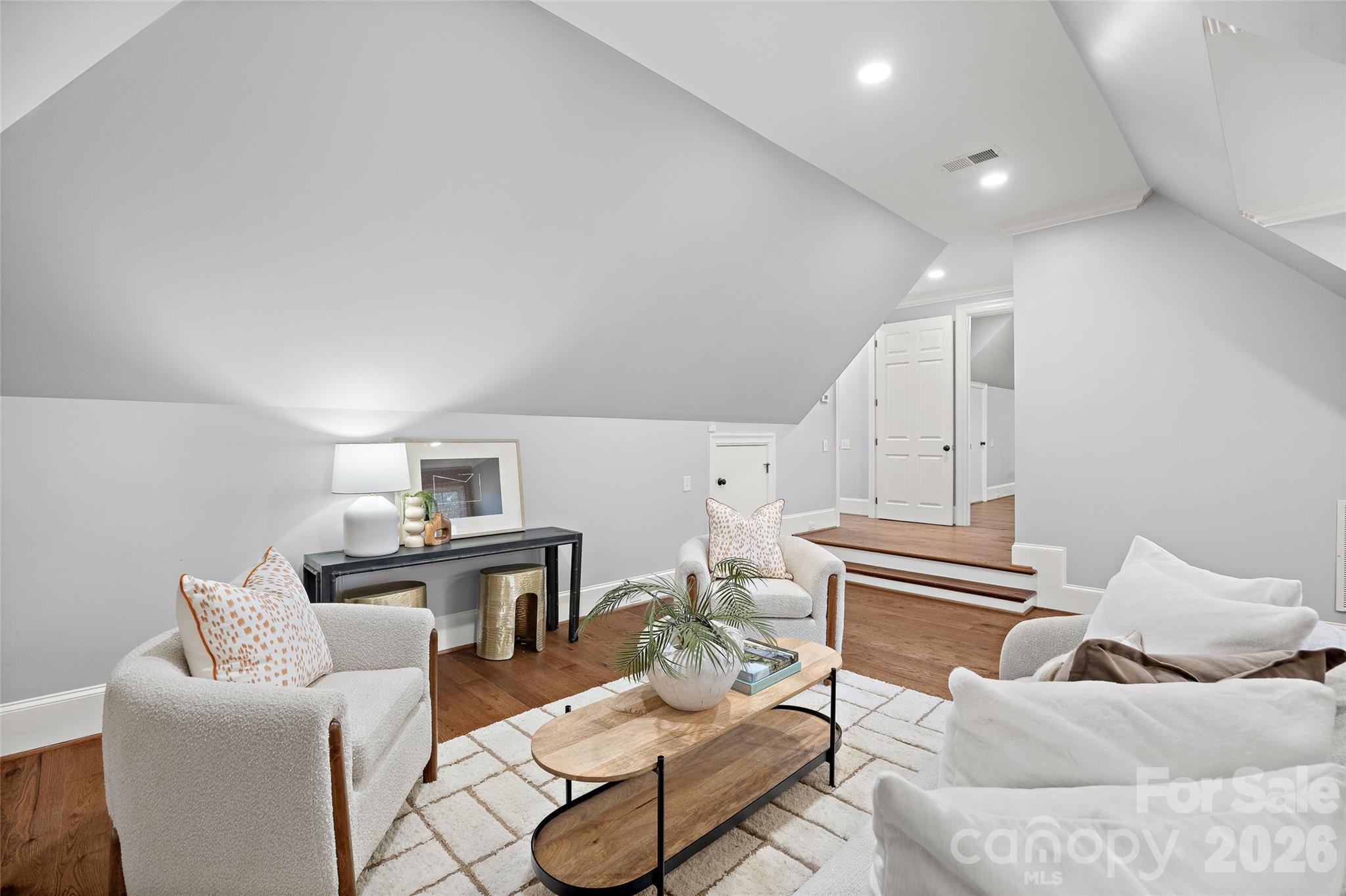 2135 Sharon Avenue — Charlotte