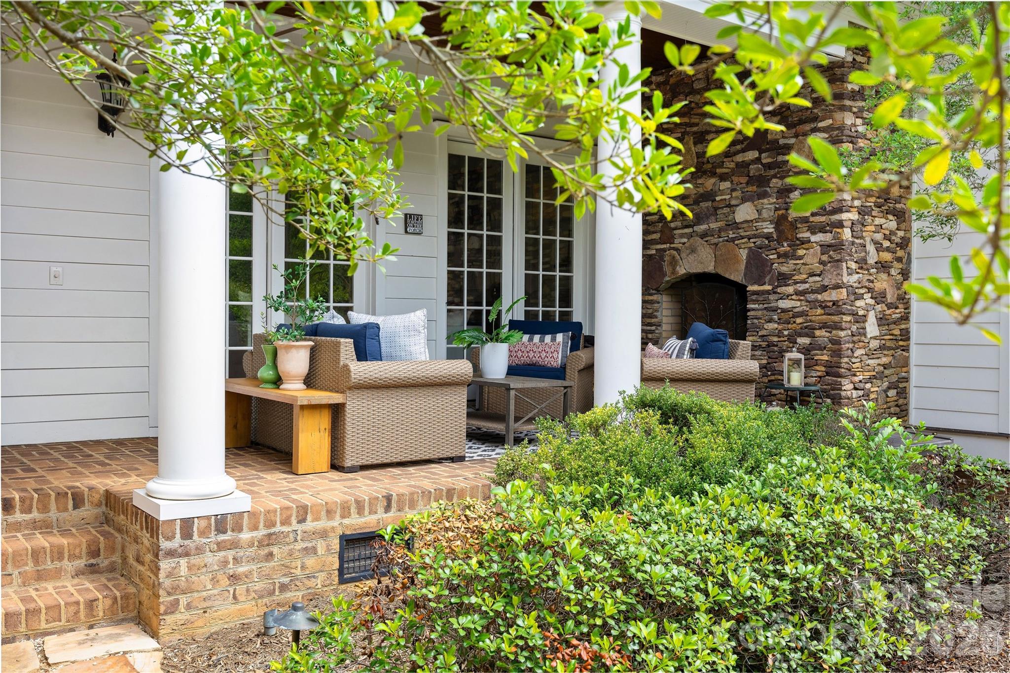 2135 Sharon Avenue — Charlotte