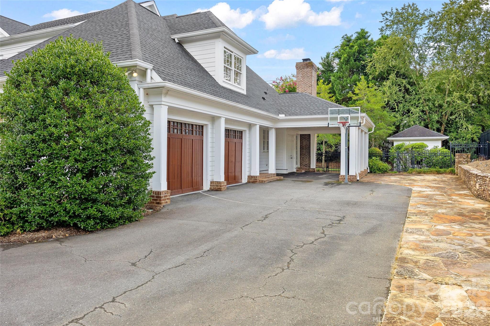 2135 Sharon Avenue — Charlotte