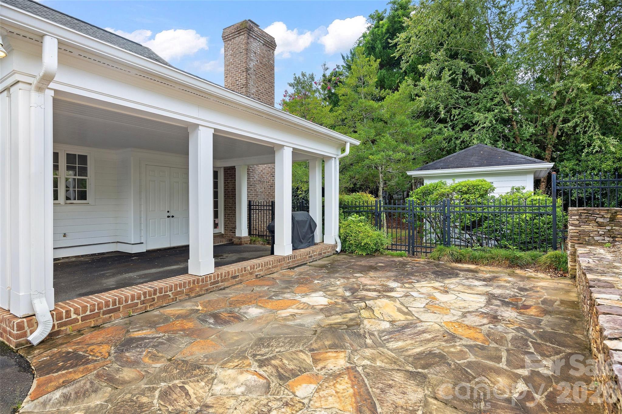 2135 Sharon Avenue — Charlotte