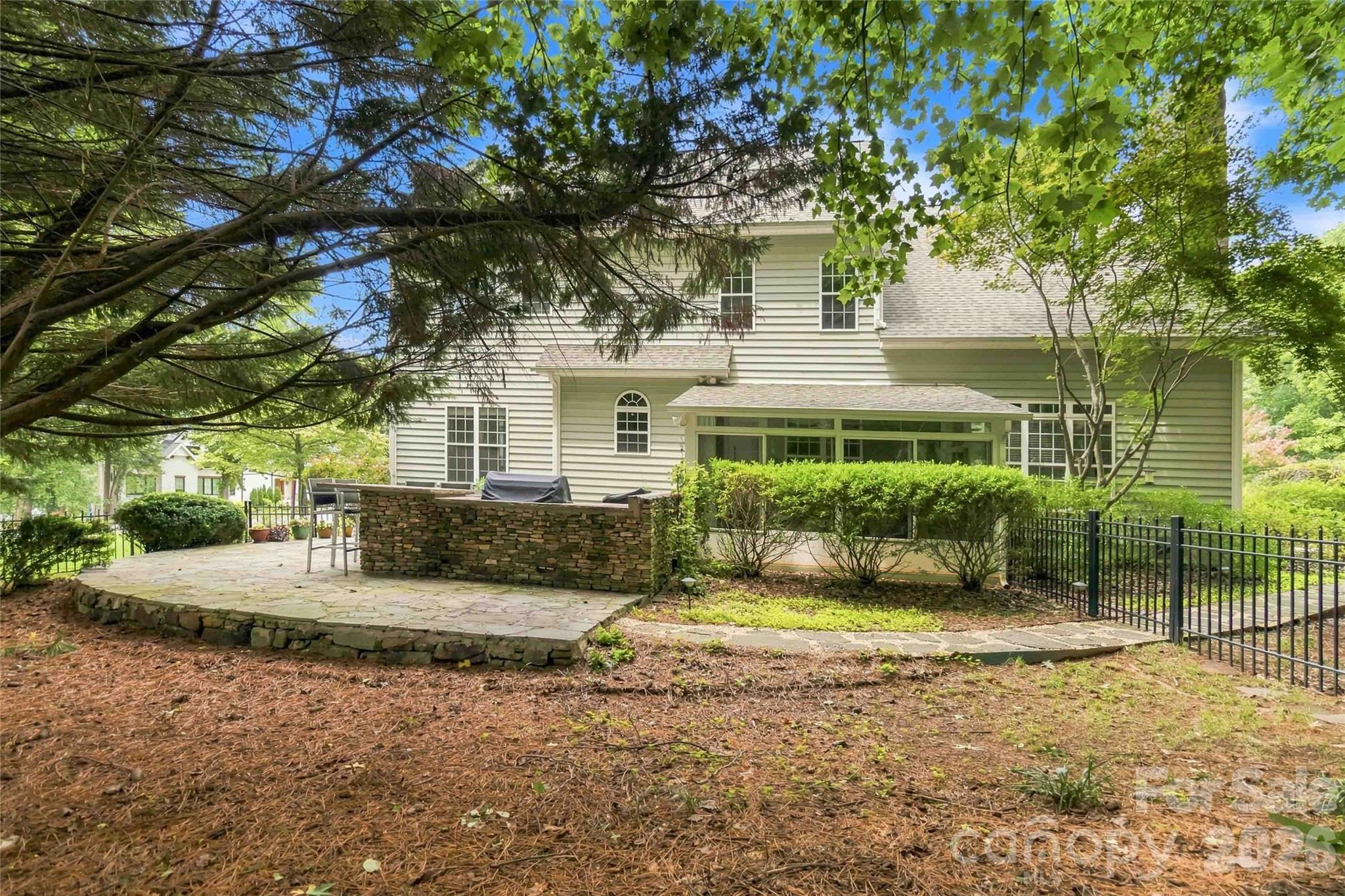 354 Robinson Road — Mooresville
