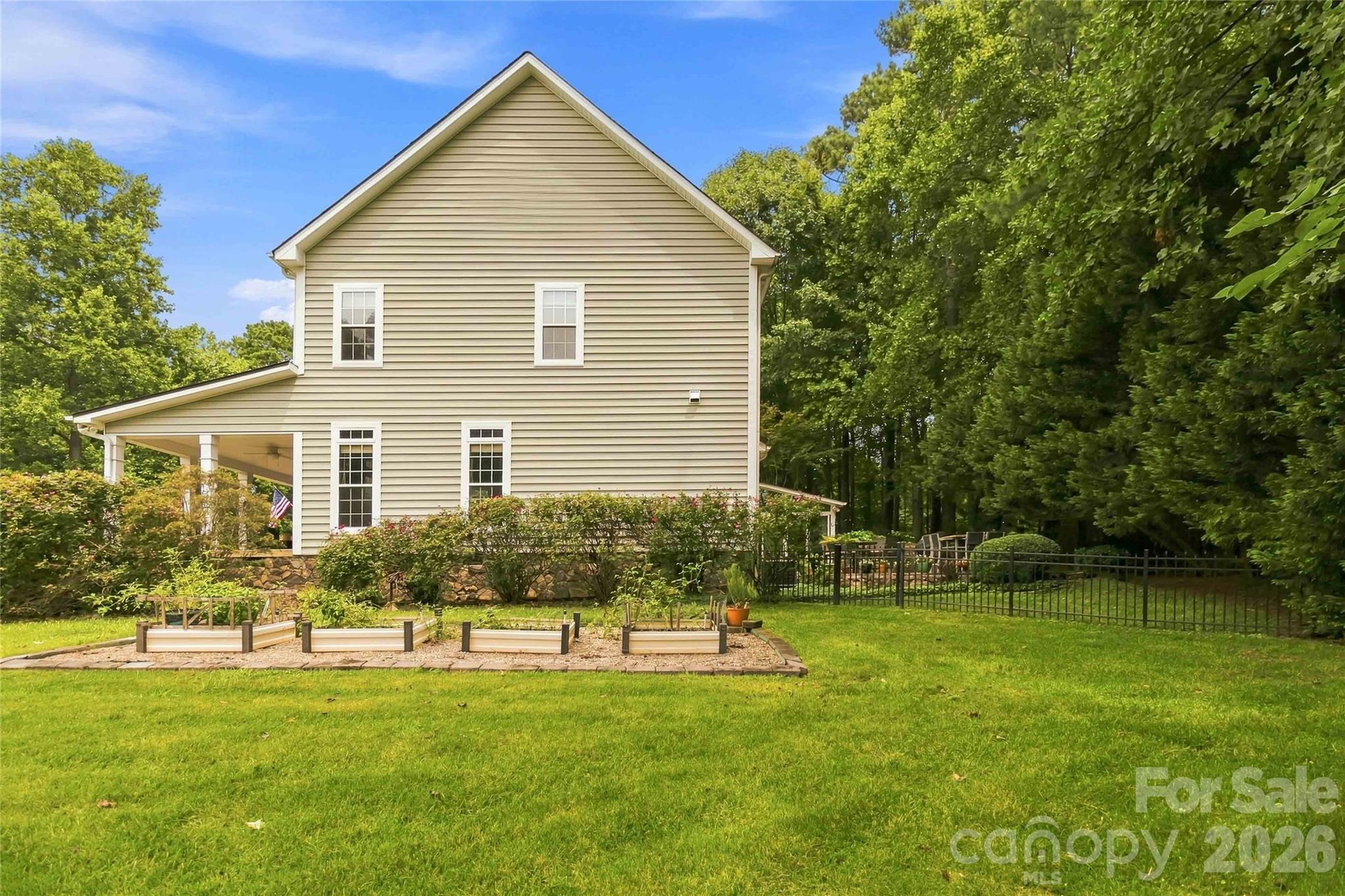 354 Robinson Road — Mooresville