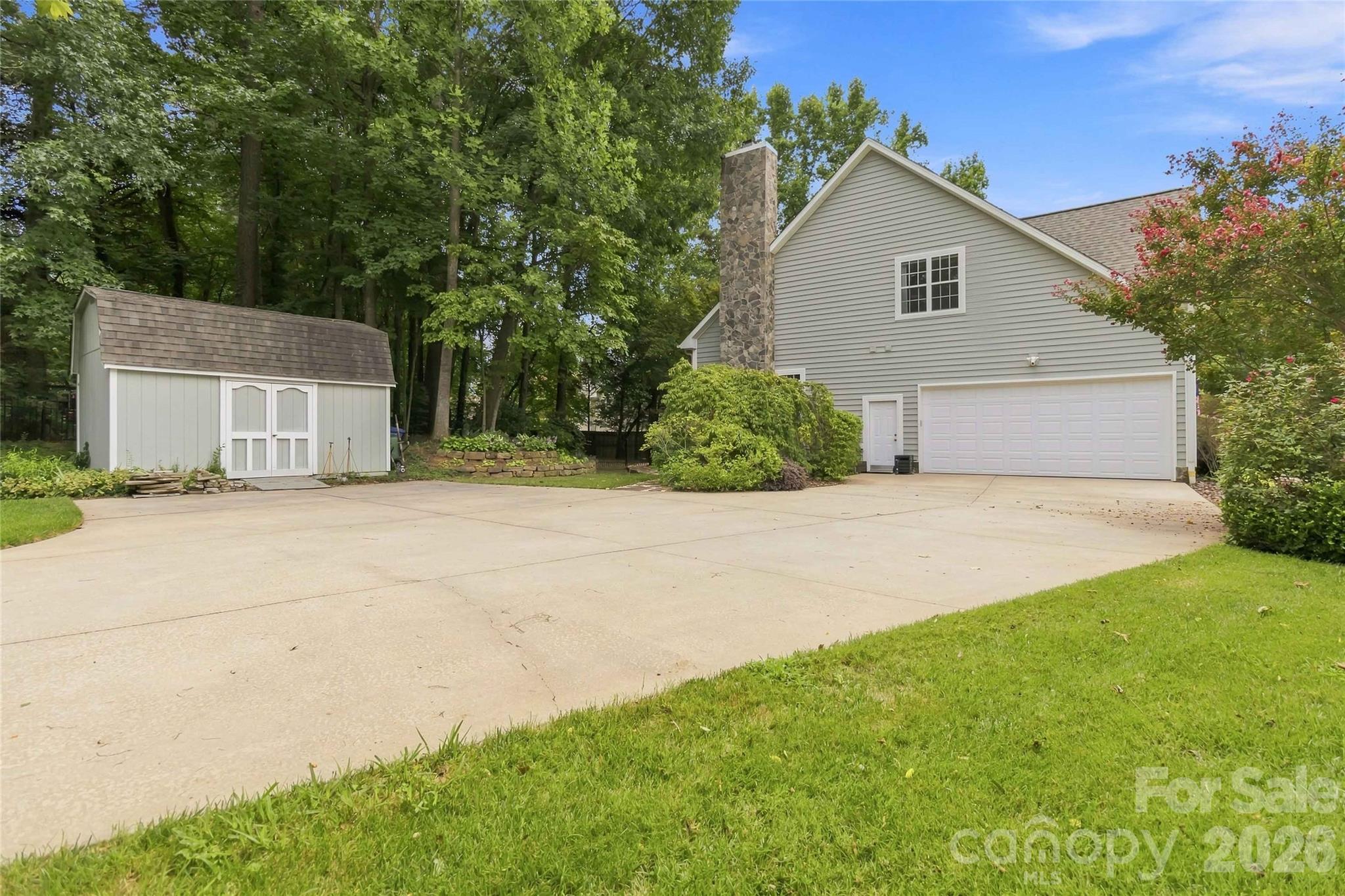 354 Robinson Road — Mooresville