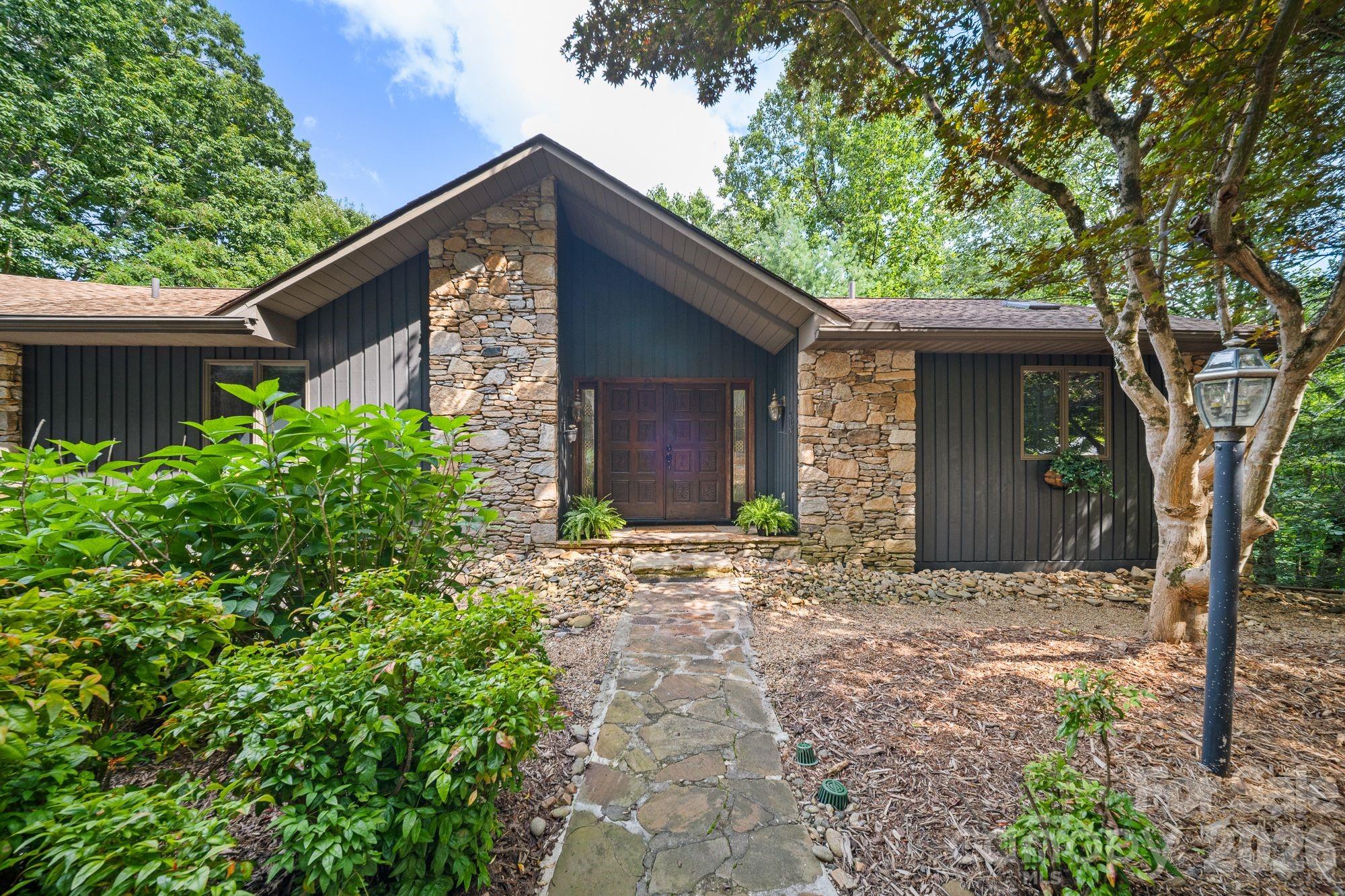 1105 High Vista Drive — Mills River