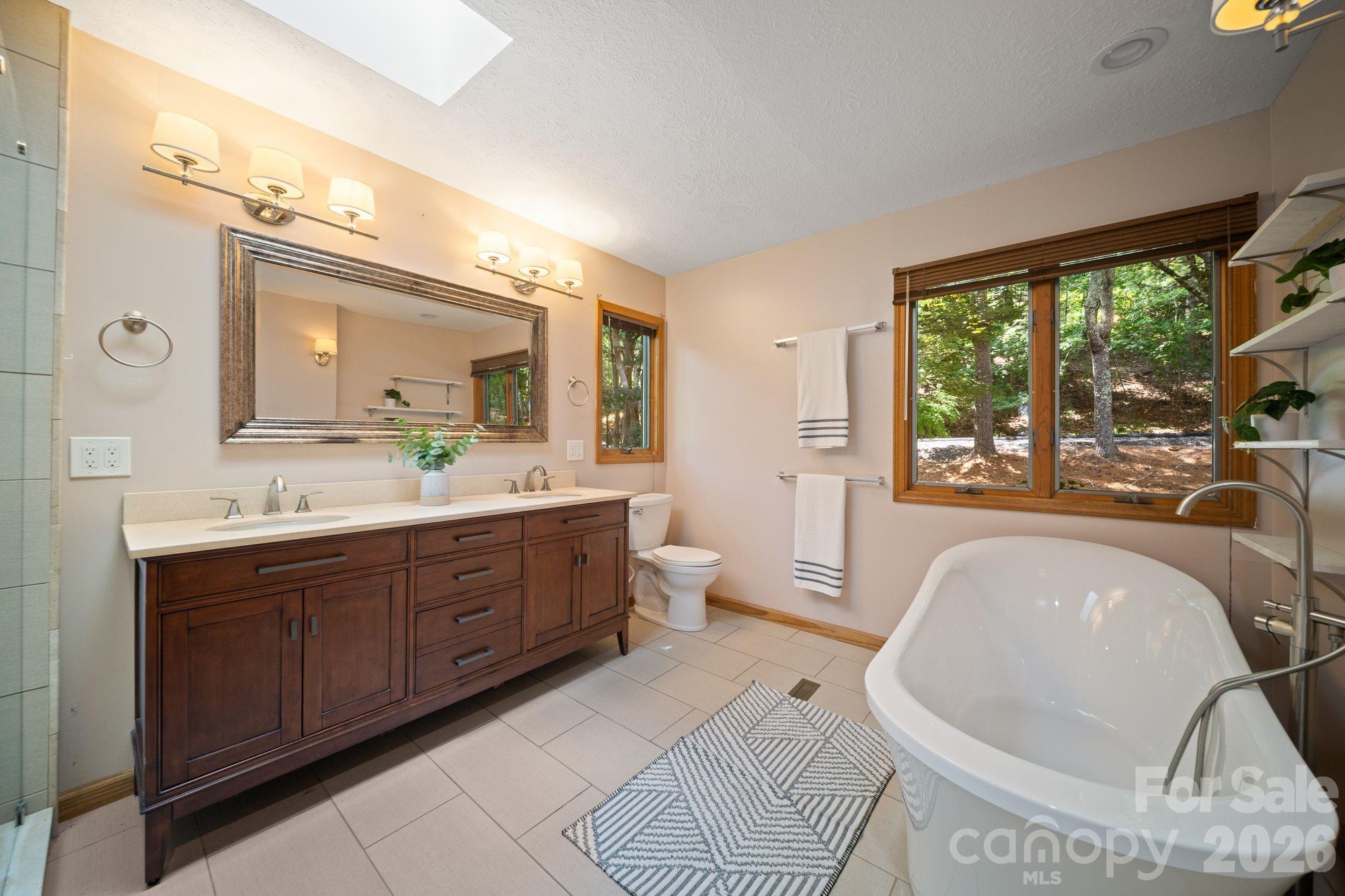 1105 High Vista Drive — Mills River