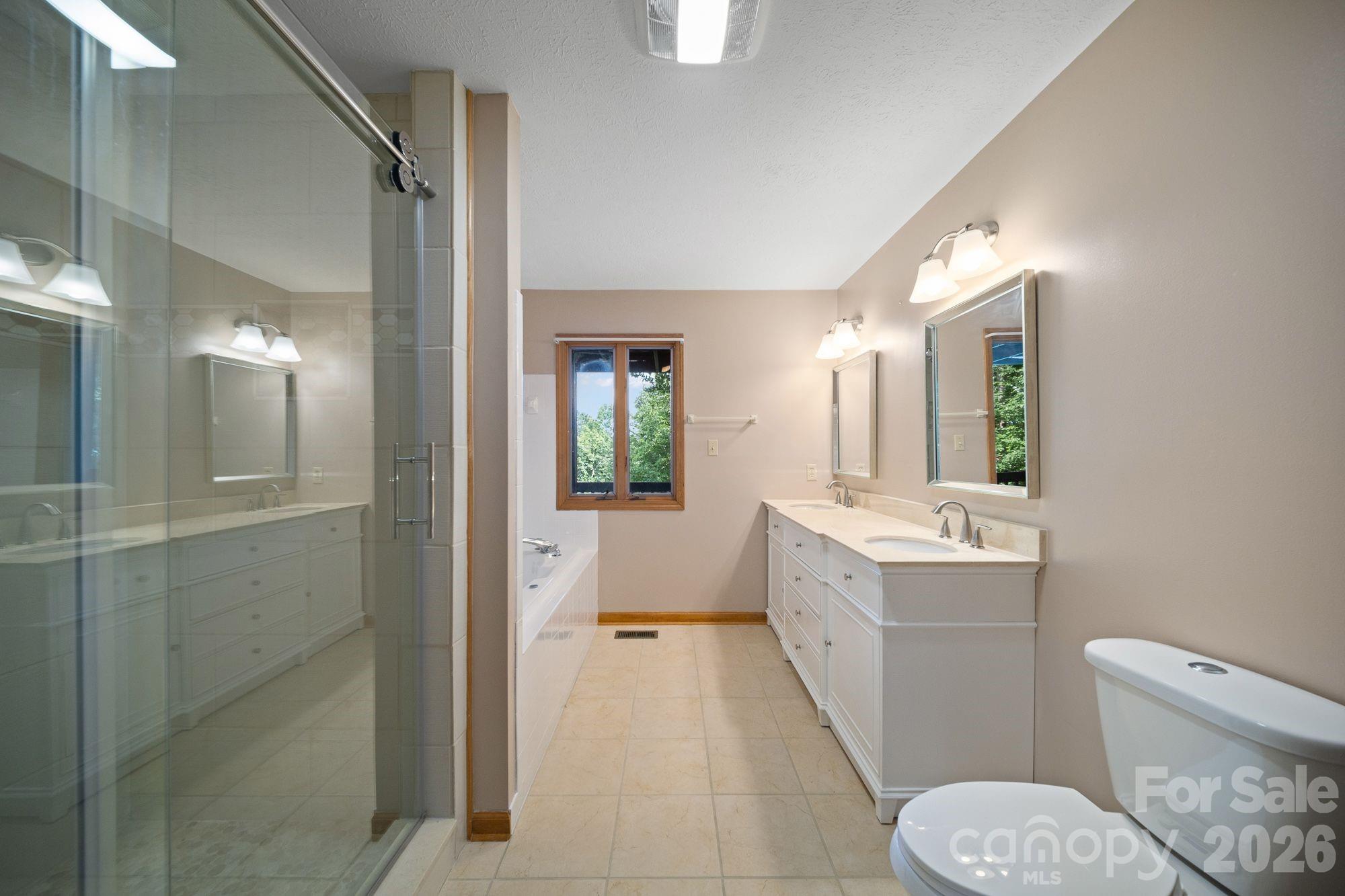 1105 High Vista Drive — Mills River