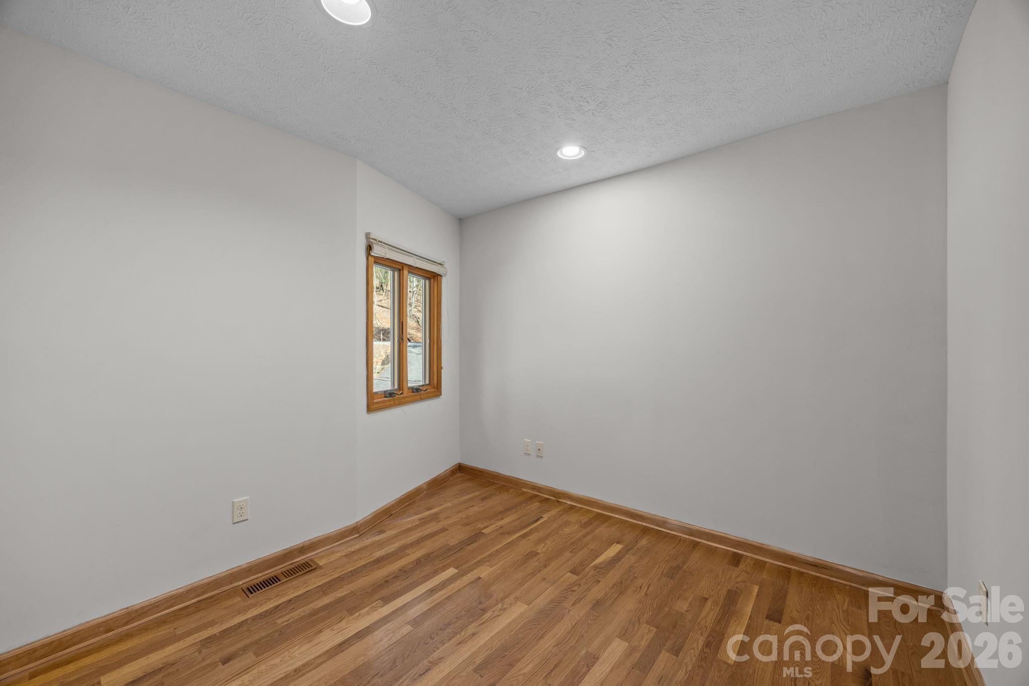 1105 High Vista Drive — Mills River