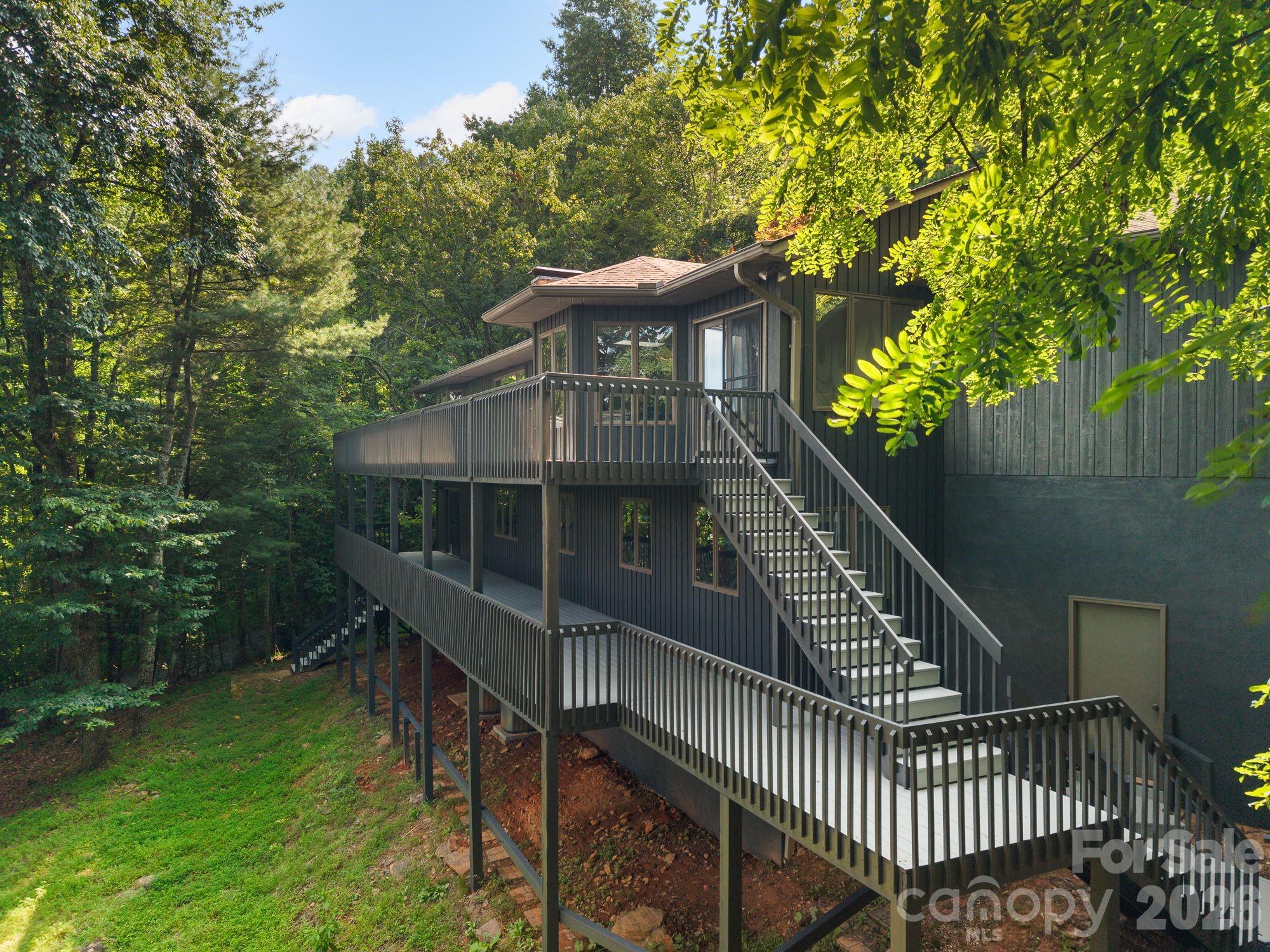 1105 High Vista Drive — Mills River