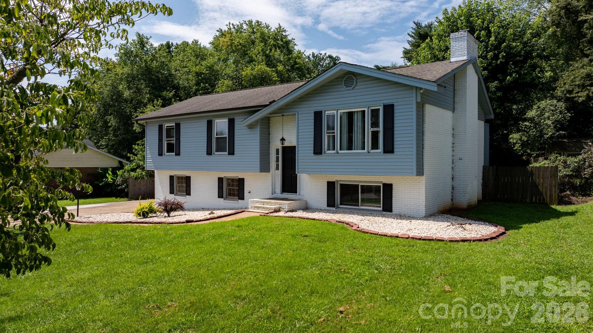 1197 Zion Church Road — Hickory