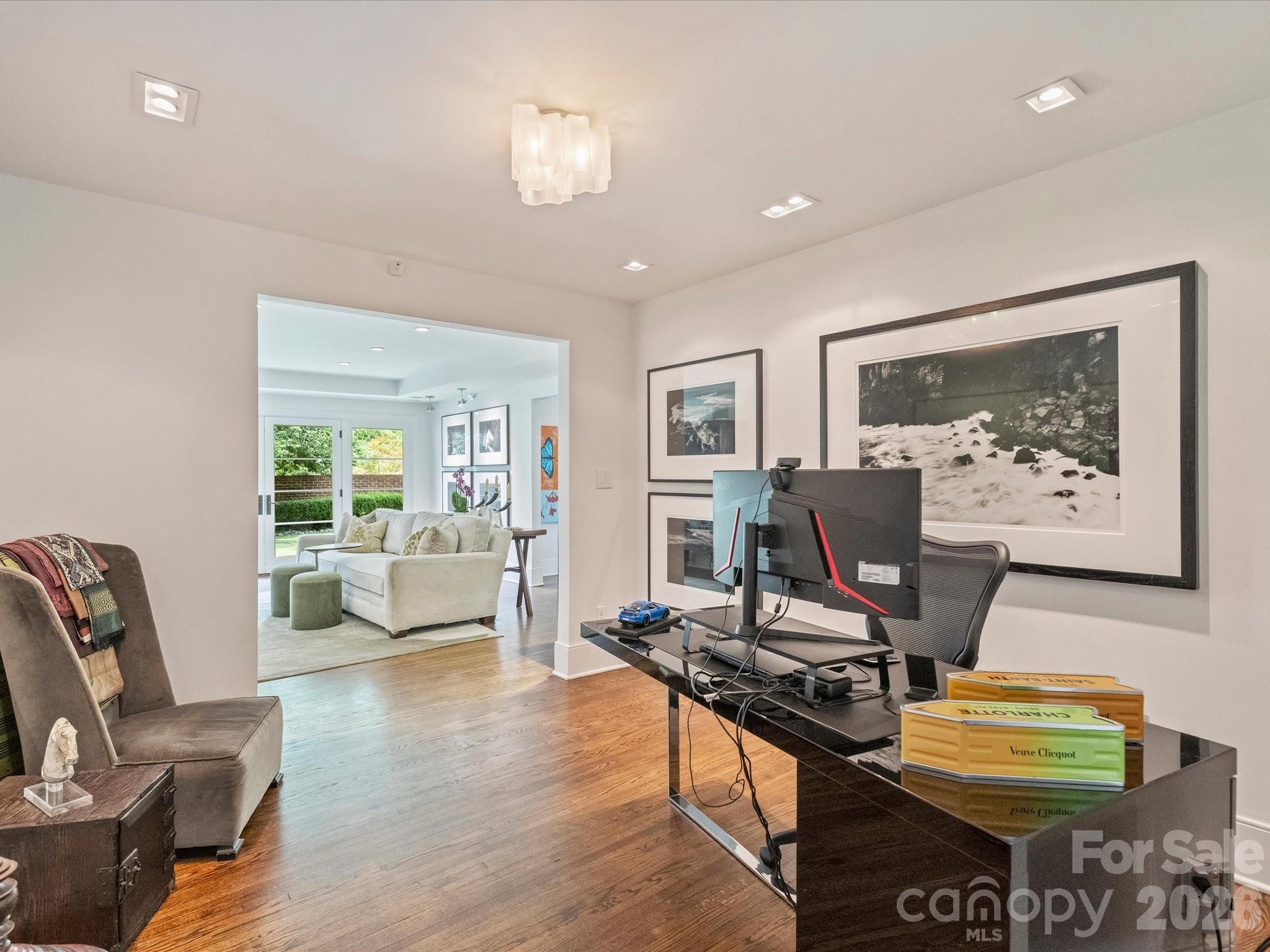 943 Romany Road — Charlotte