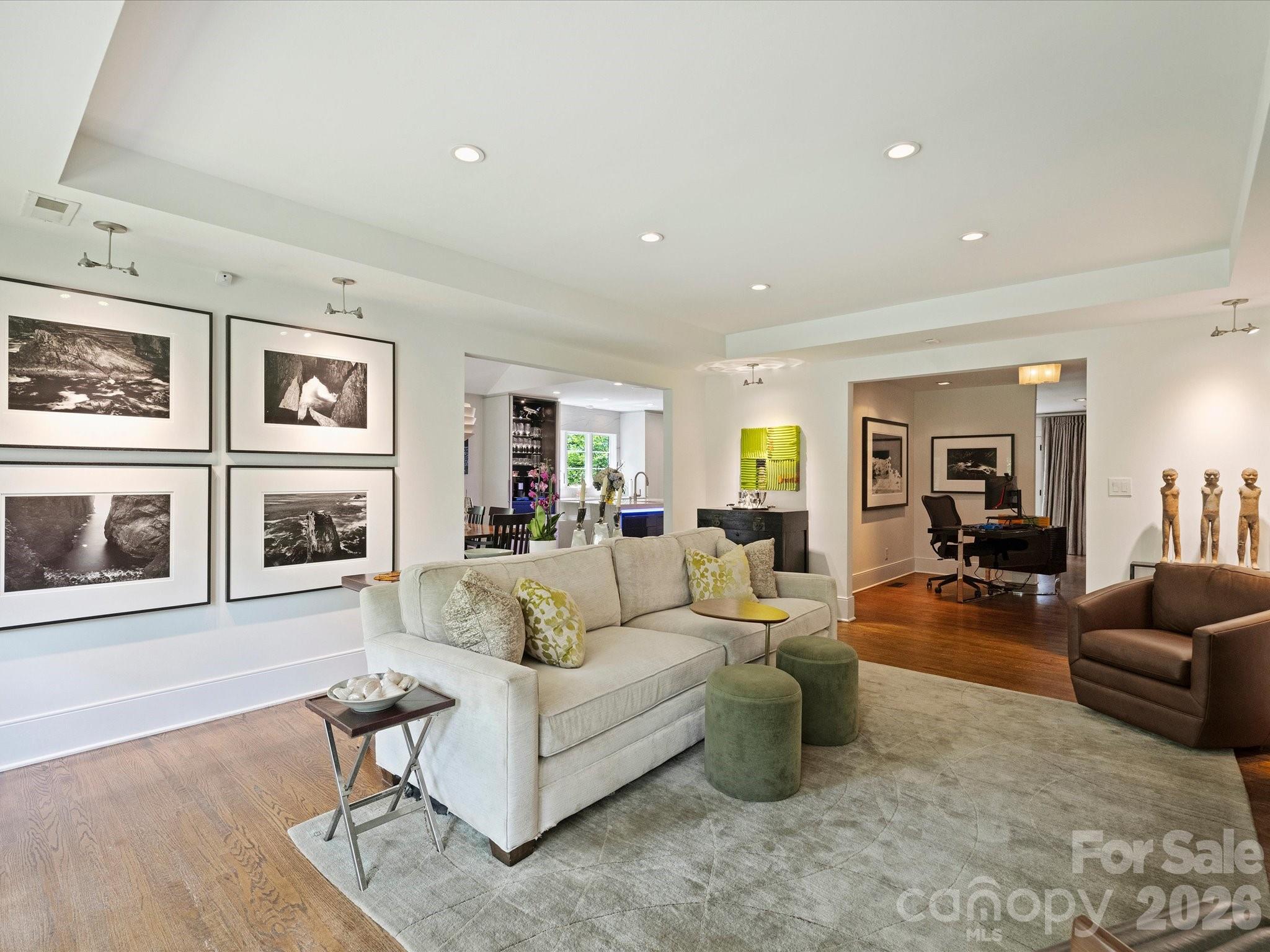 943 Romany Road — Charlotte