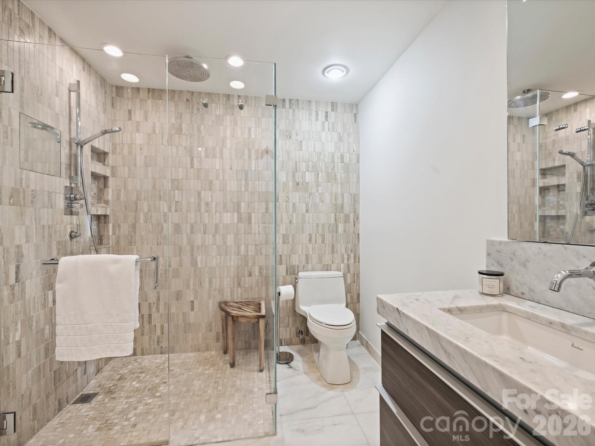 943 Romany Road — Charlotte