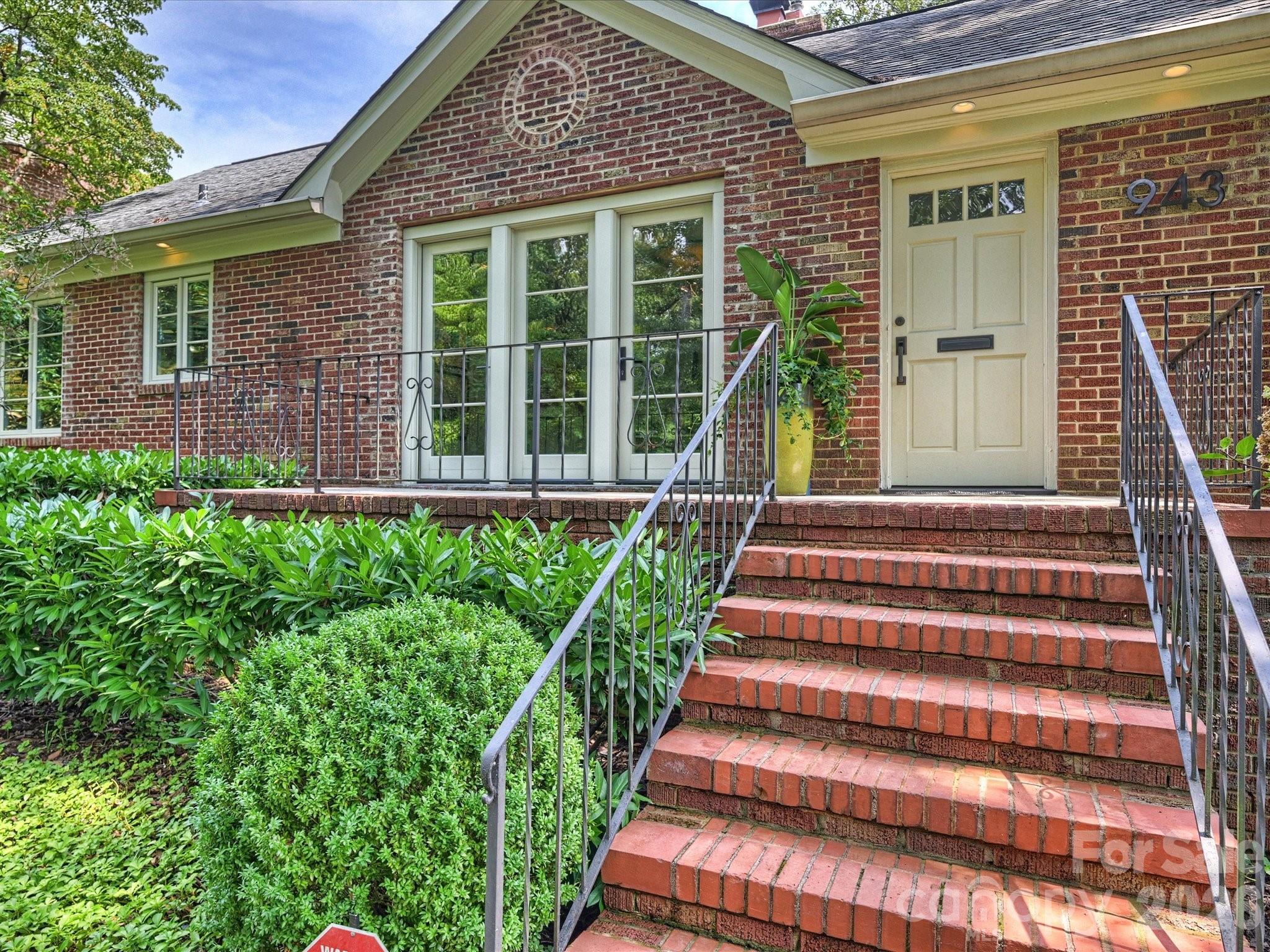 943 Romany Road — Charlotte