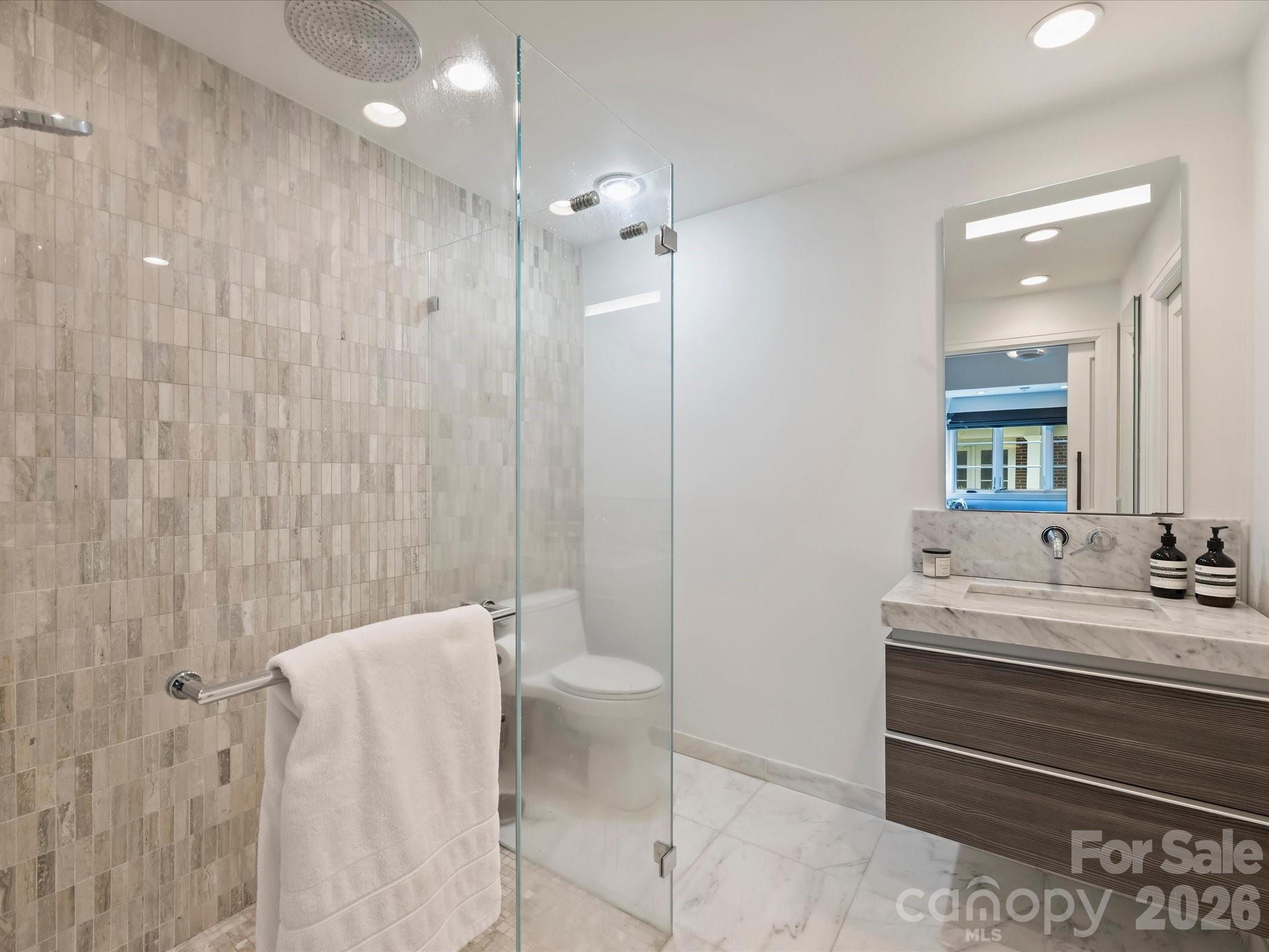 943 Romany Road — Charlotte