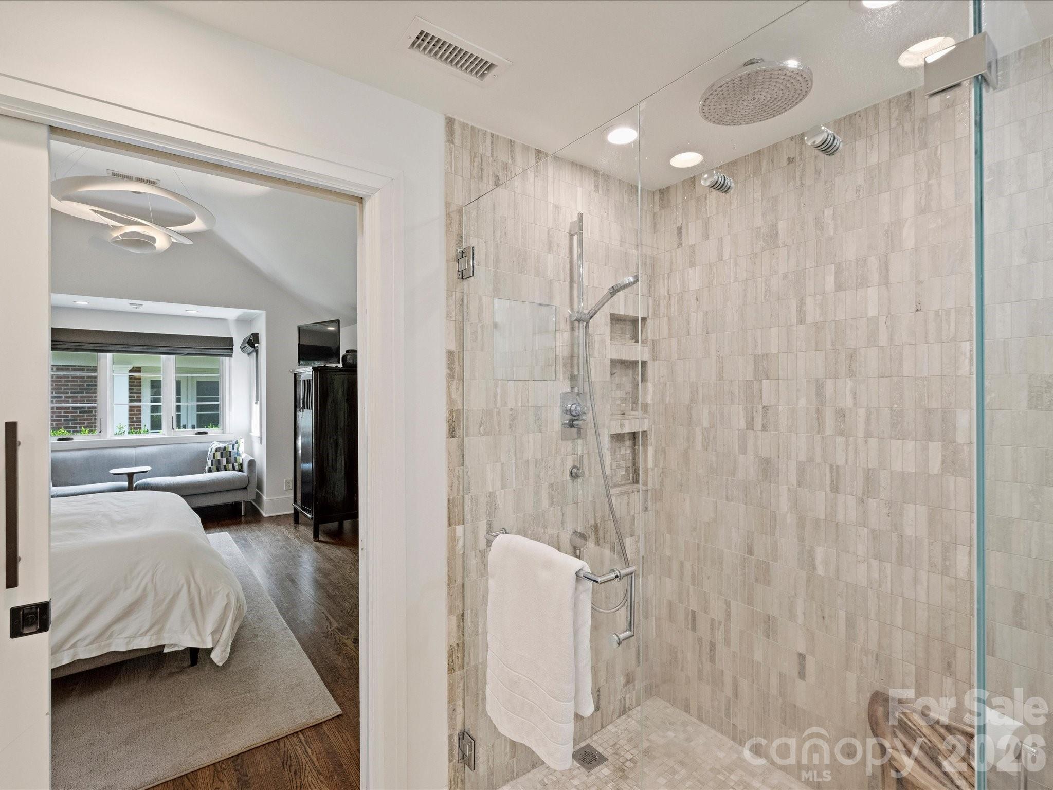 943 Romany Road — Charlotte