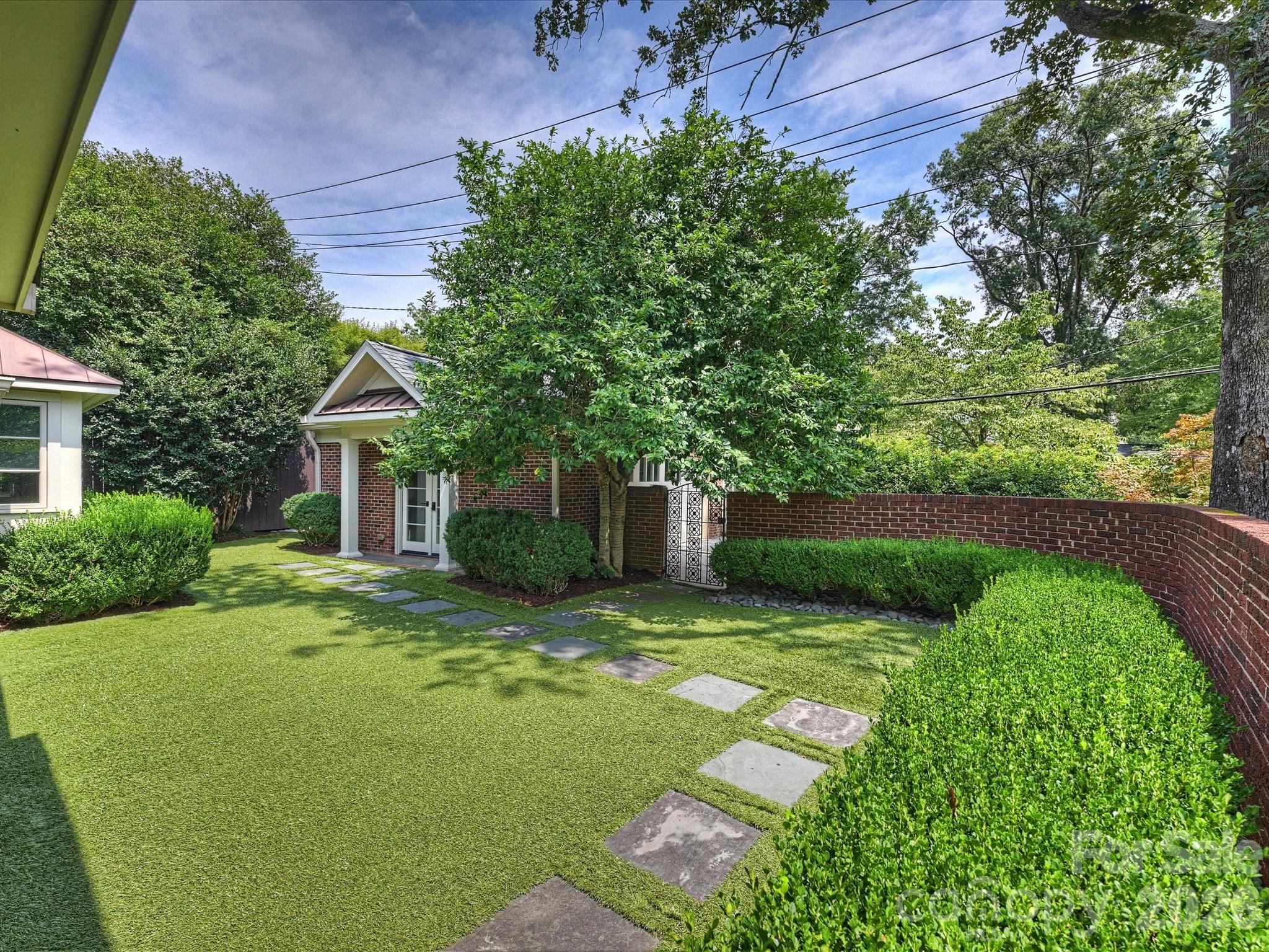 943 Romany Road — Charlotte