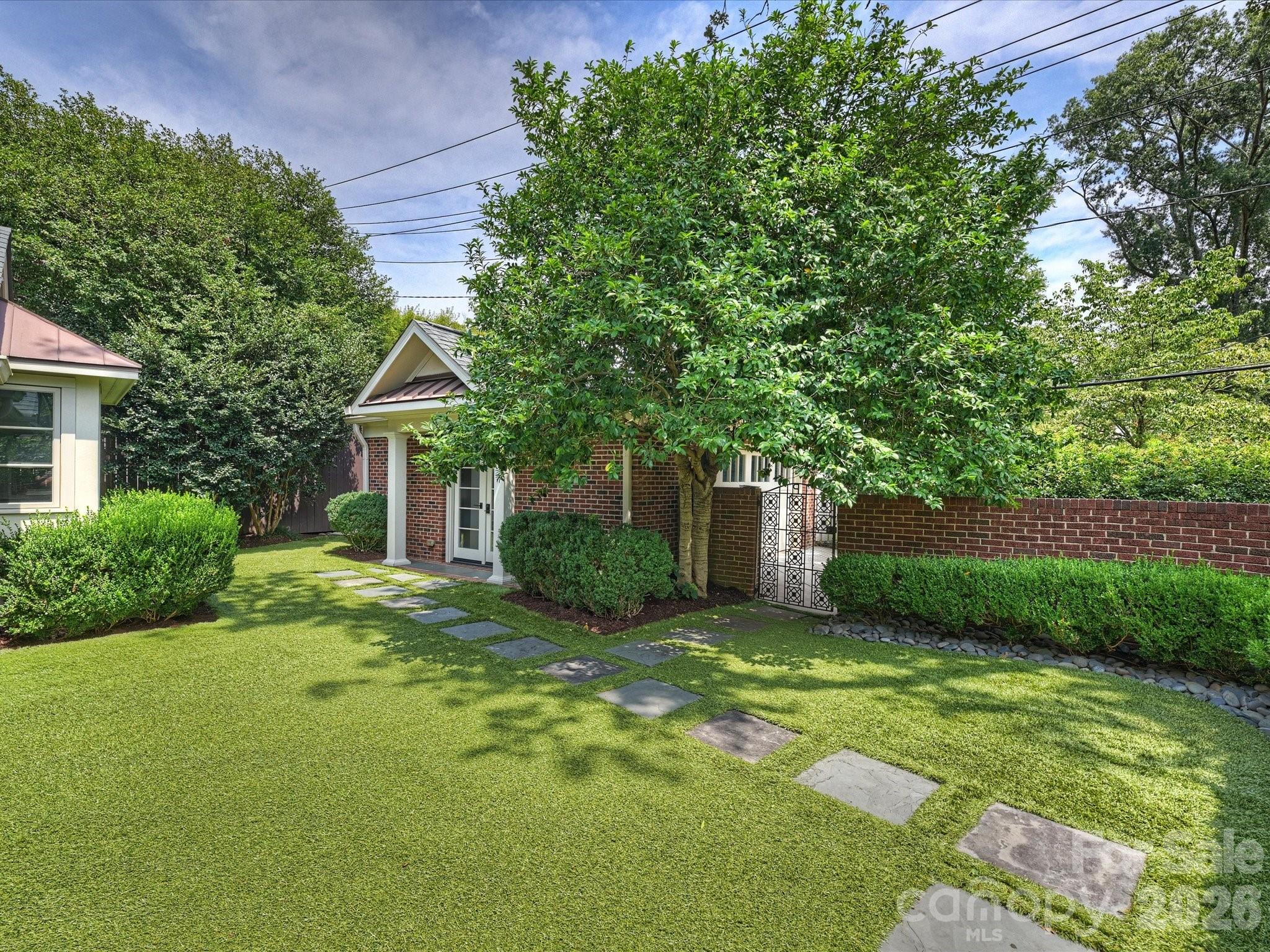 943 Romany Road — Charlotte