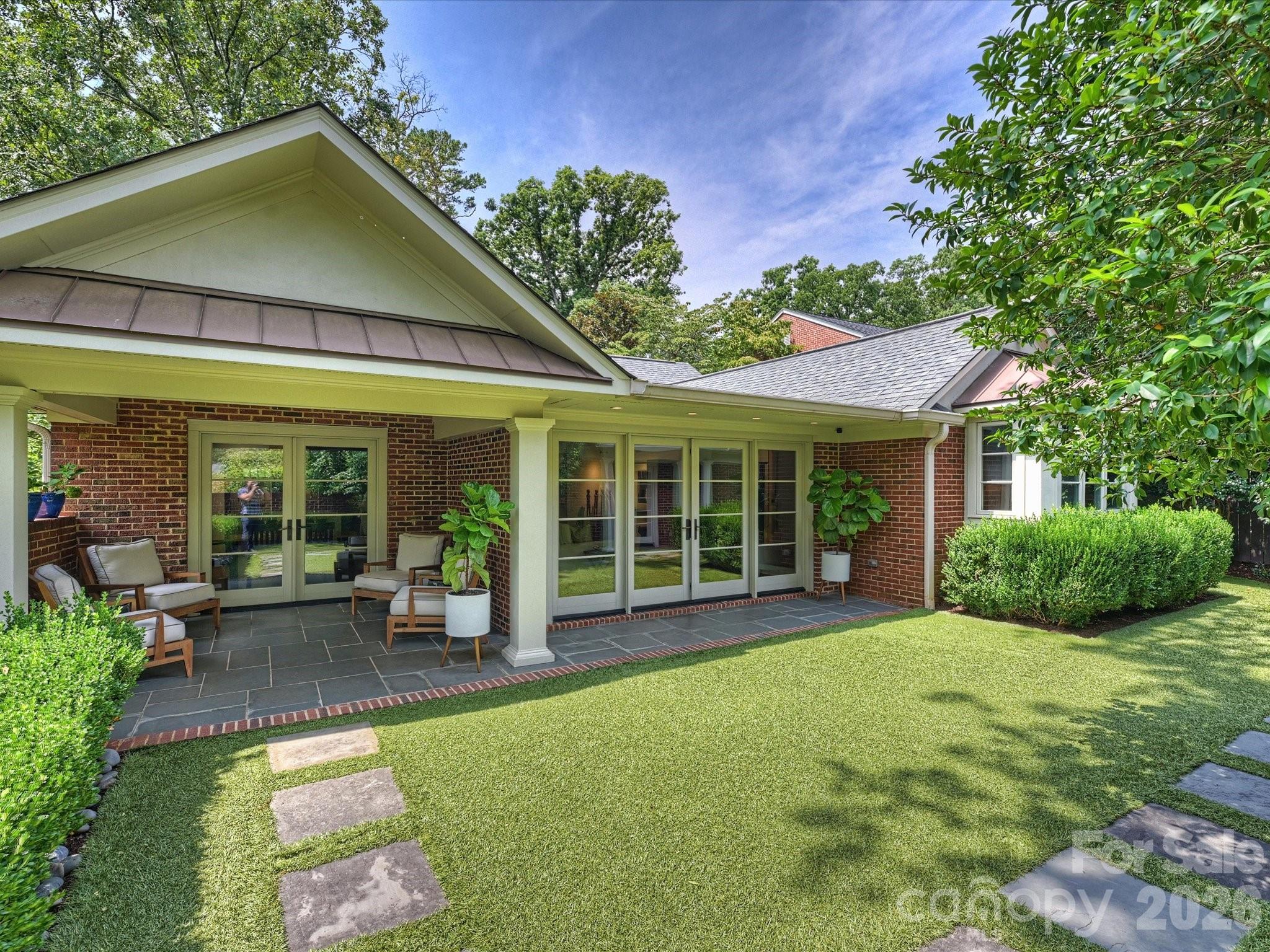 943 Romany Road — Charlotte