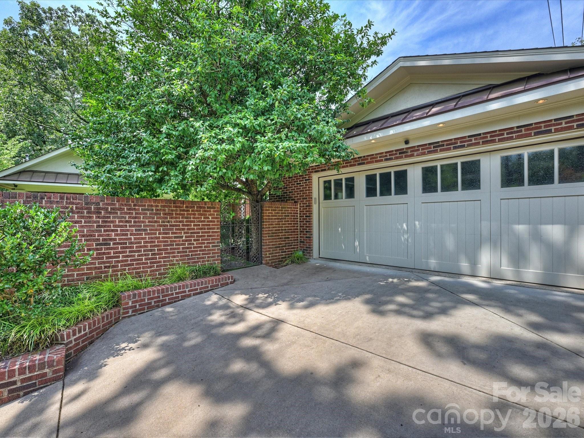 943 Romany Road — Charlotte