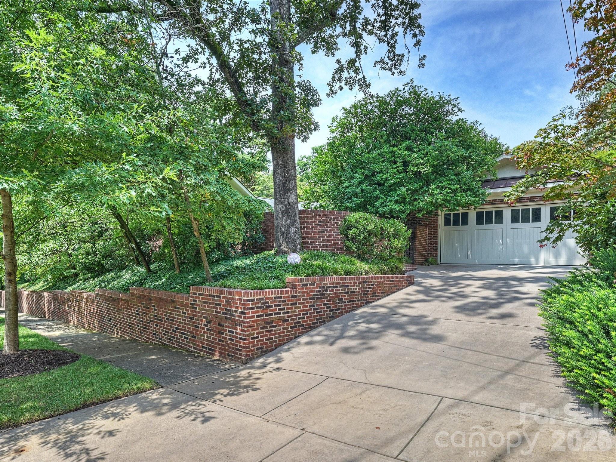 943 Romany Road — Charlotte