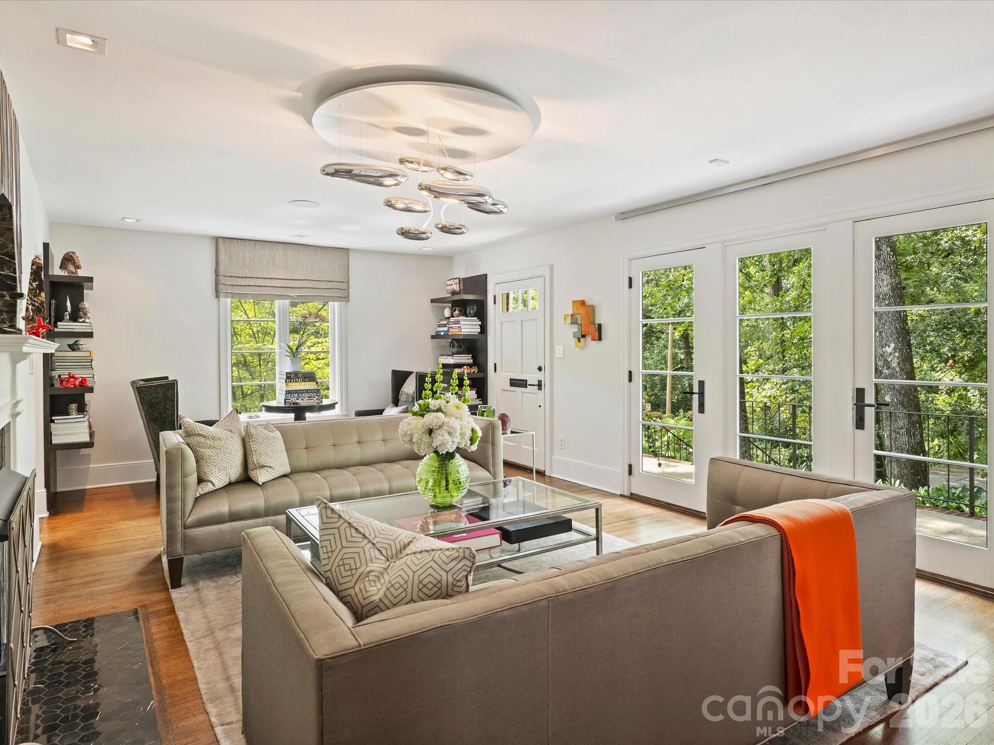 943 Romany Road — Charlotte