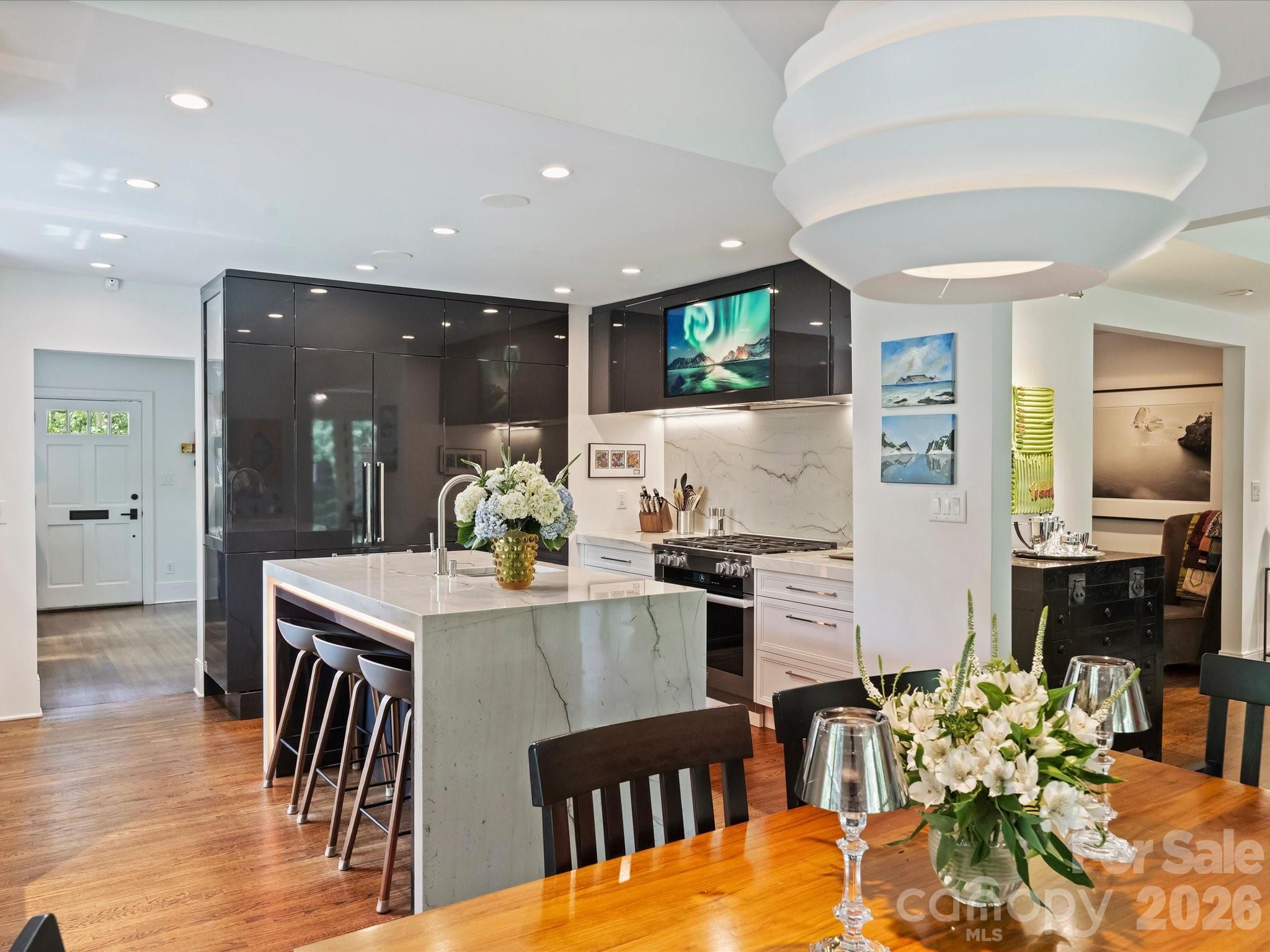 943 Romany Road — Charlotte