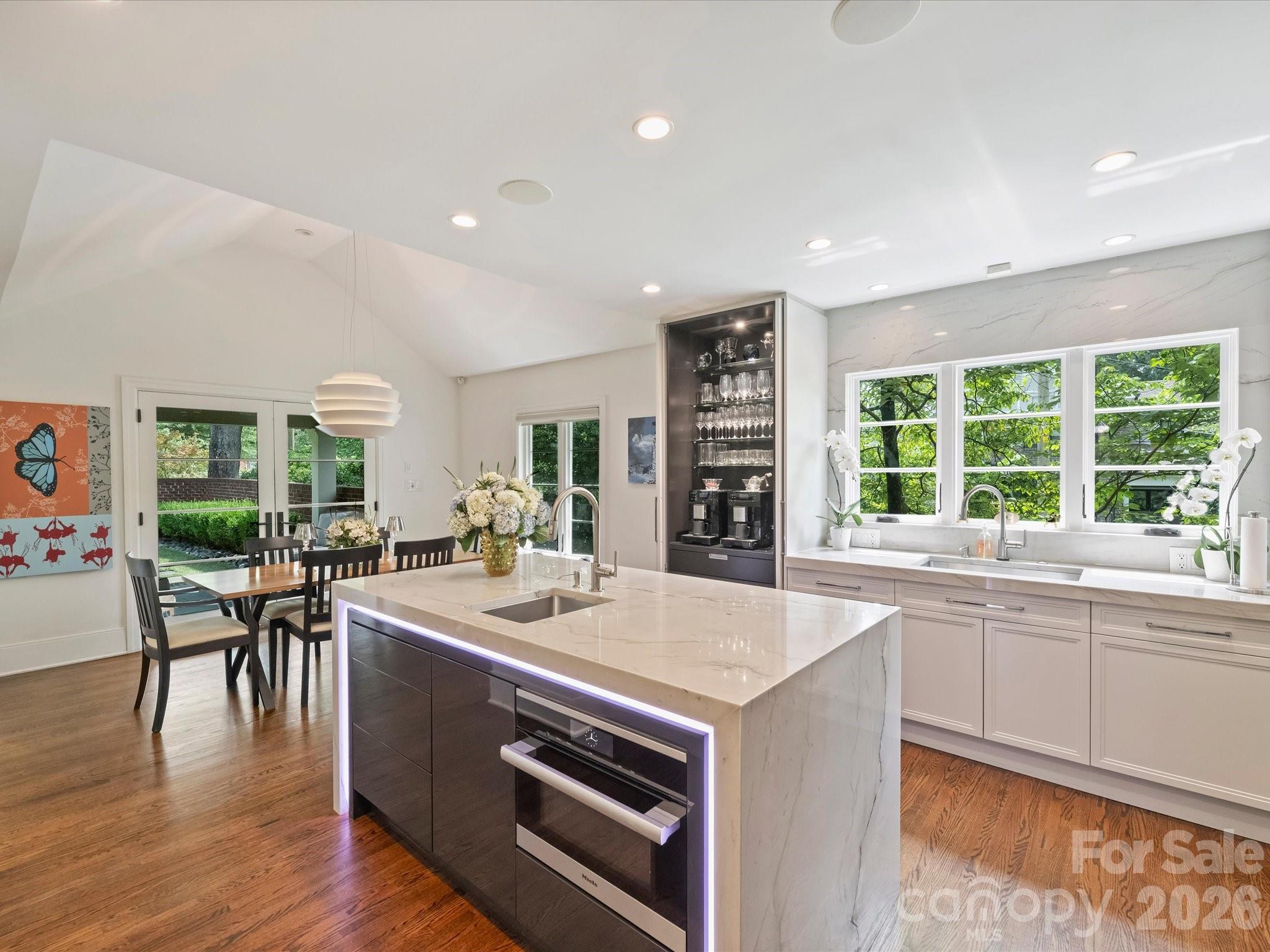 943 Romany Road — Charlotte