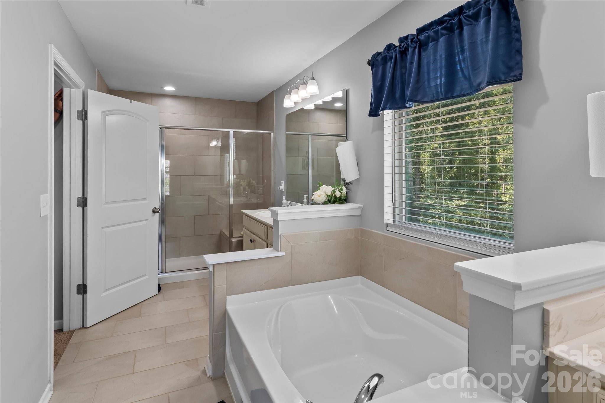 7513 Meridale Forest Drive — Charlotte