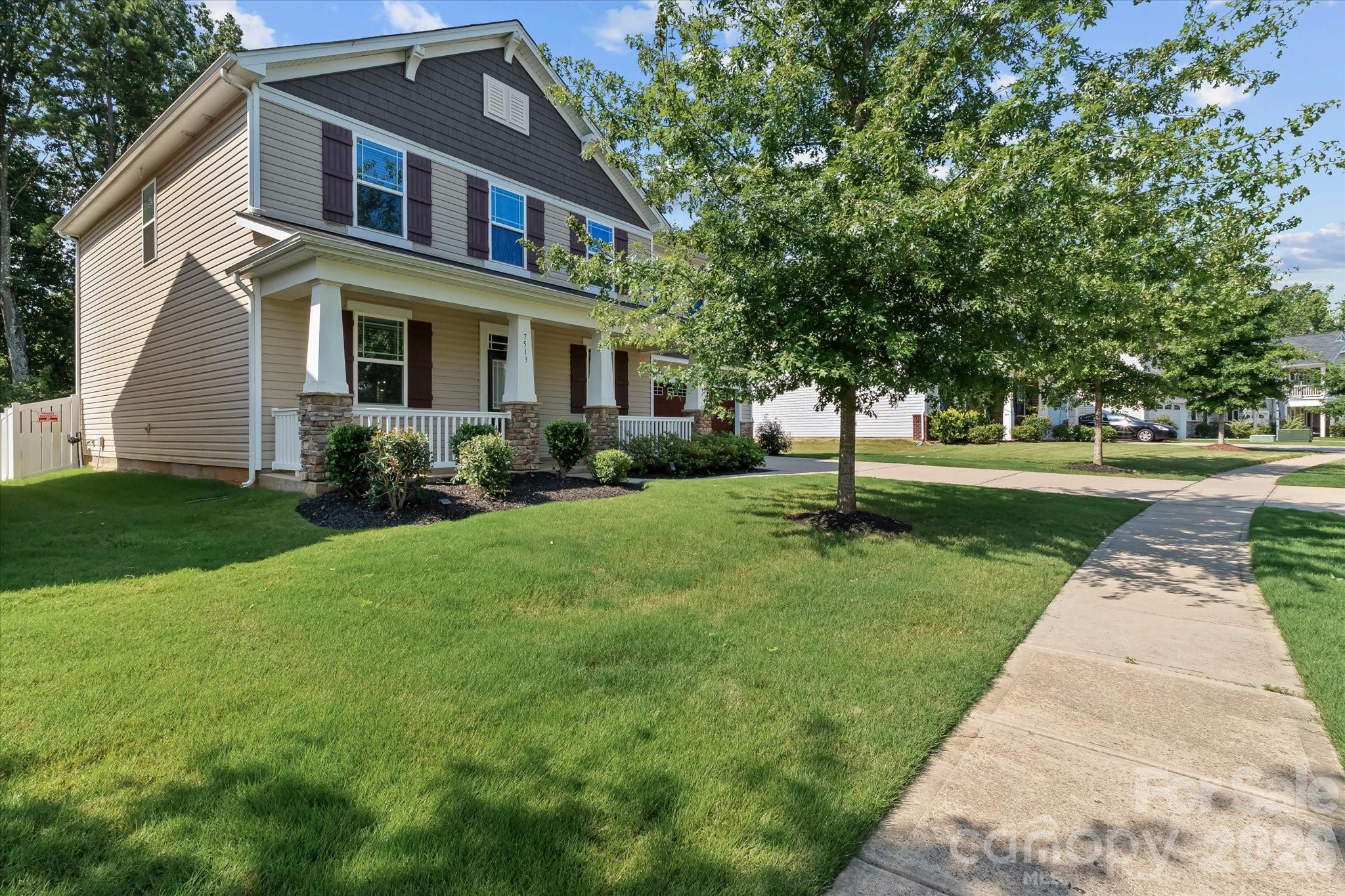 7513 Meridale Forest Drive — Charlotte
