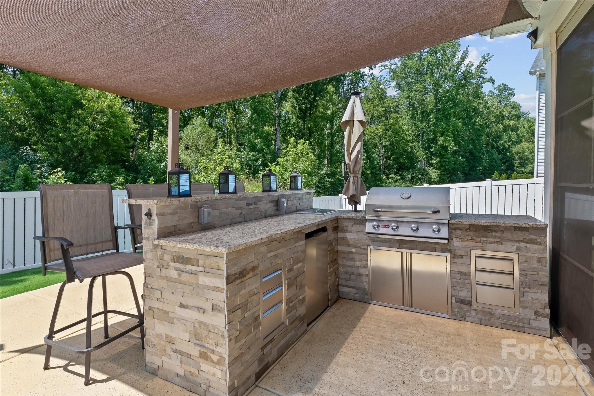 7513 Meridale Forest Drive — Charlotte