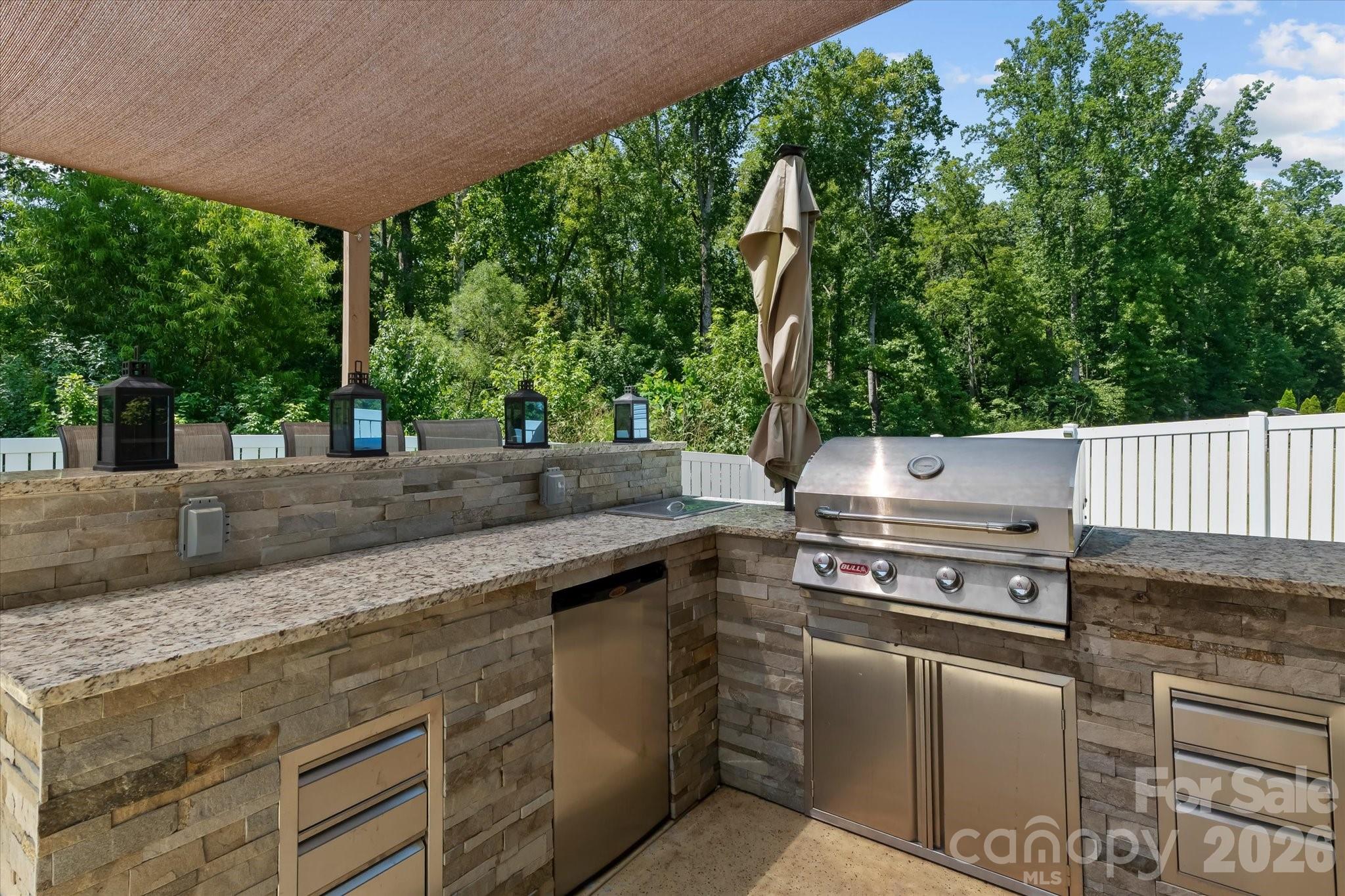 7513 Meridale Forest Drive — Charlotte