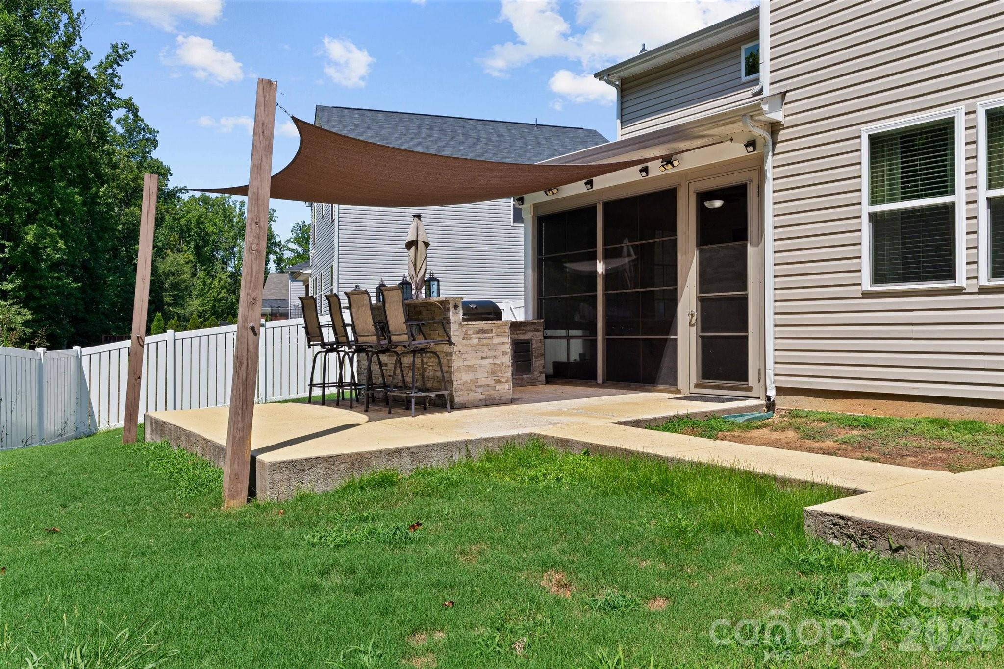 7513 Meridale Forest Drive — Charlotte