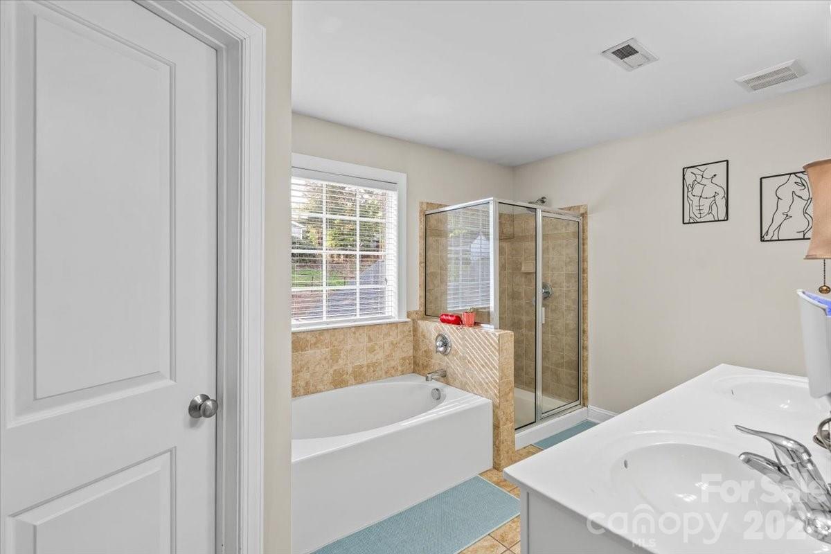 1853 Lela Avenue — Charlotte
