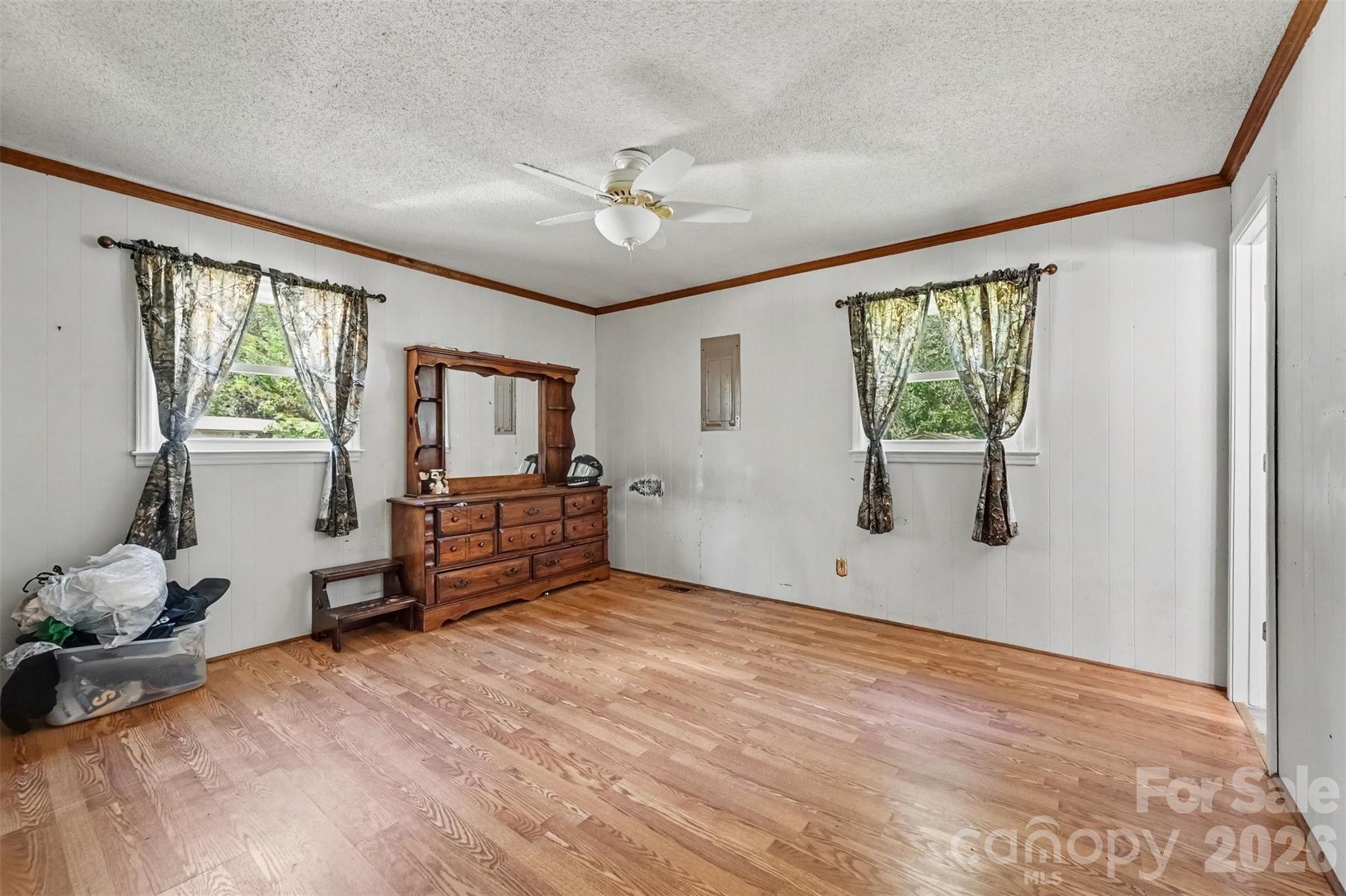 808 E Chestnut Street — Stanley