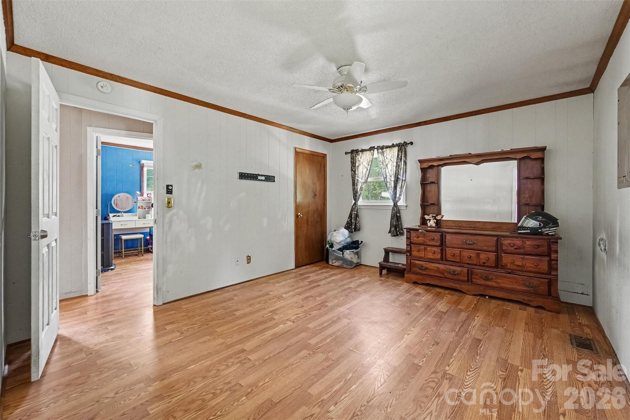 808 E Chestnut Street — Stanley