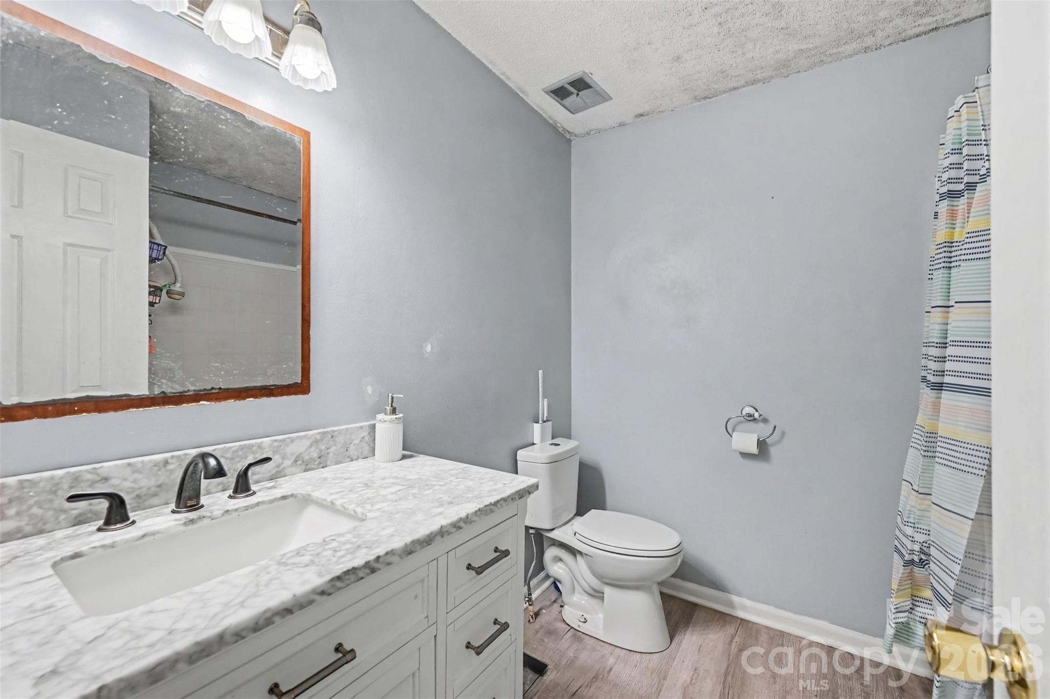 808 E Chestnut Street — Stanley