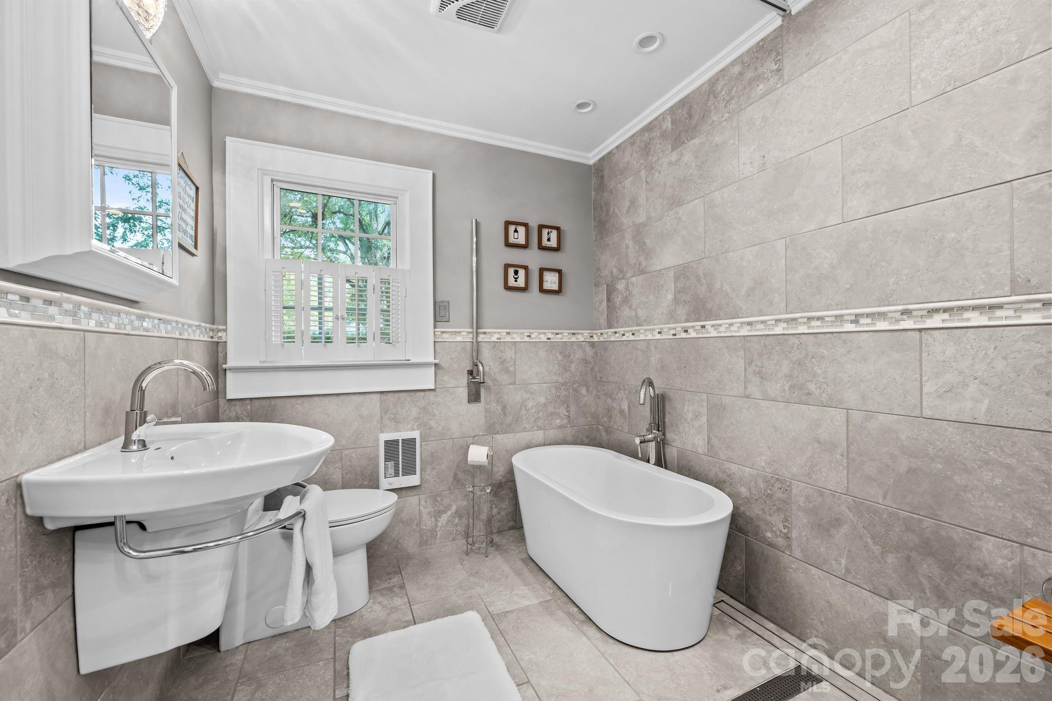 1537 S New Hope Road — Gastonia