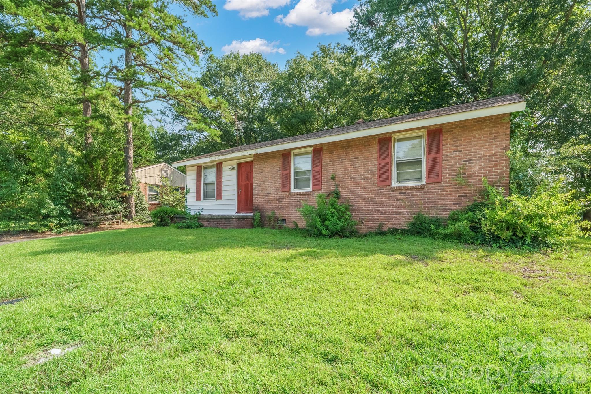 320 S Myrtle School Road — Gastonia