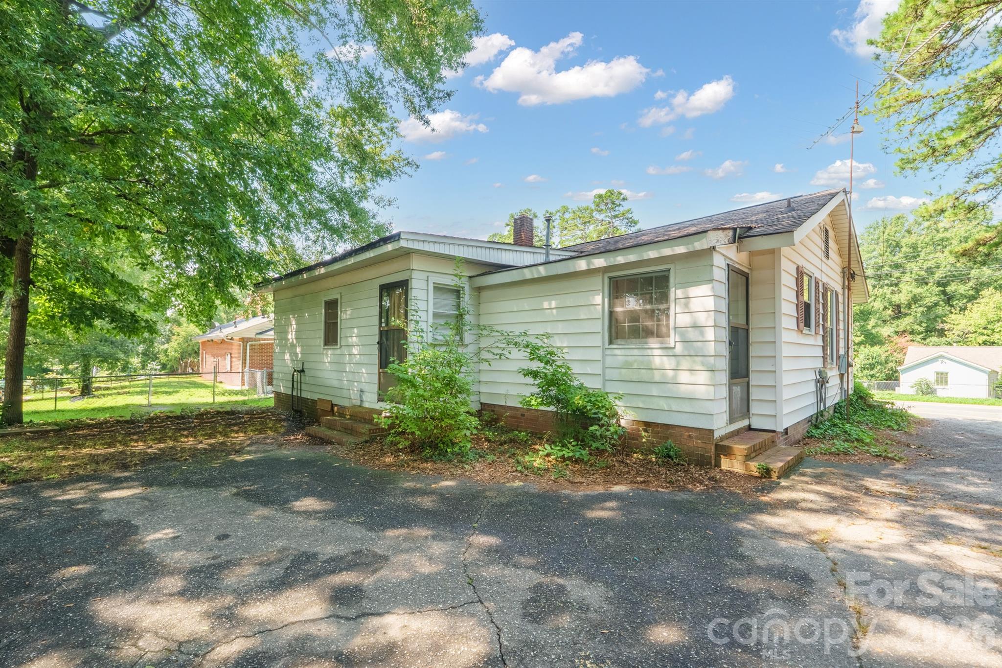 320 S Myrtle School Road — Gastonia