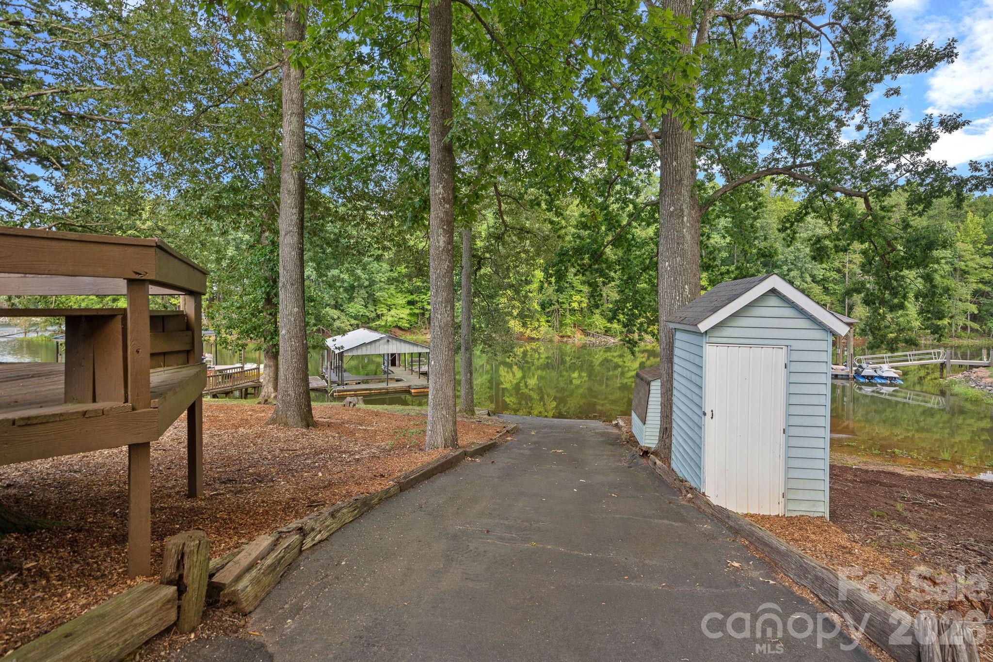 218 Lineberger Drive — Mooresville