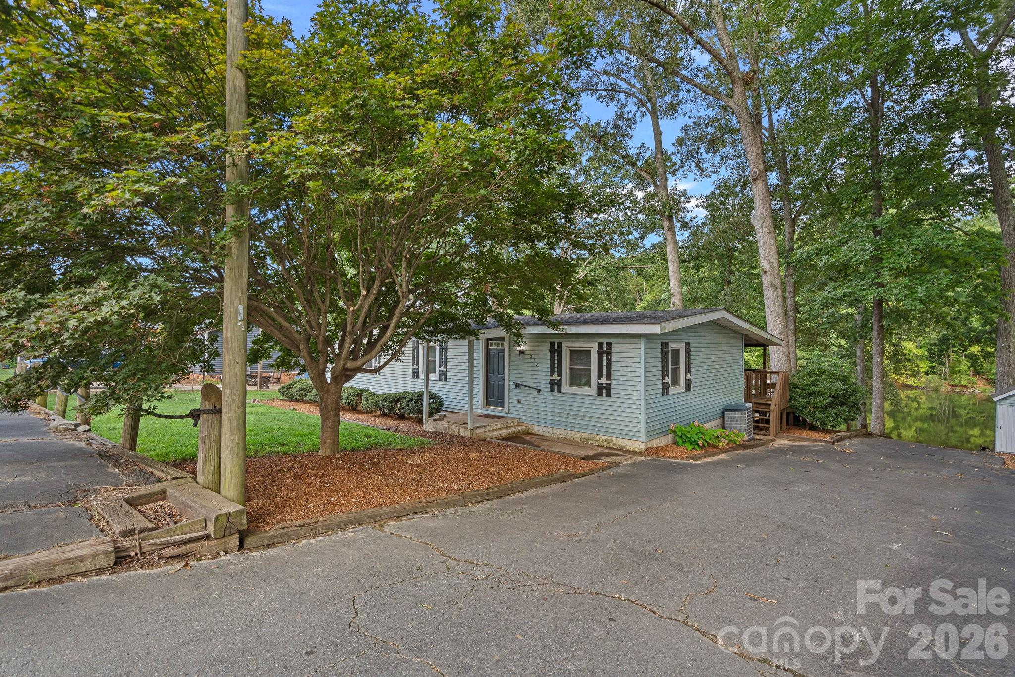 218 Lineberger Drive — Mooresville