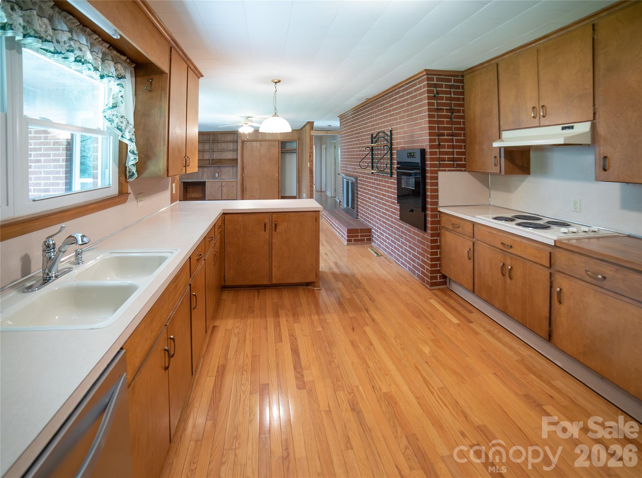 201 Woodlawn Drive — Morganton