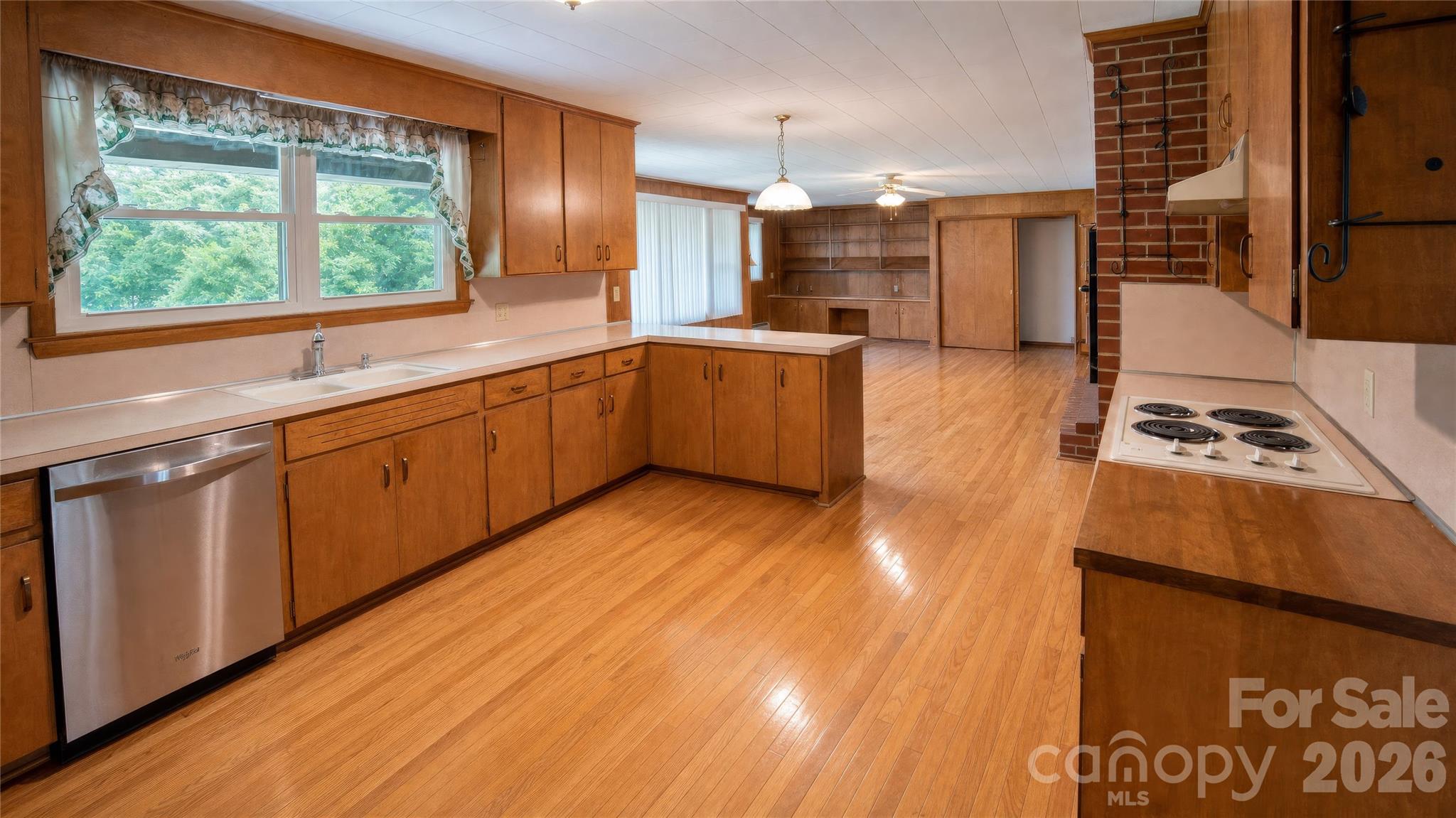 201 Woodlawn Drive — Morganton
