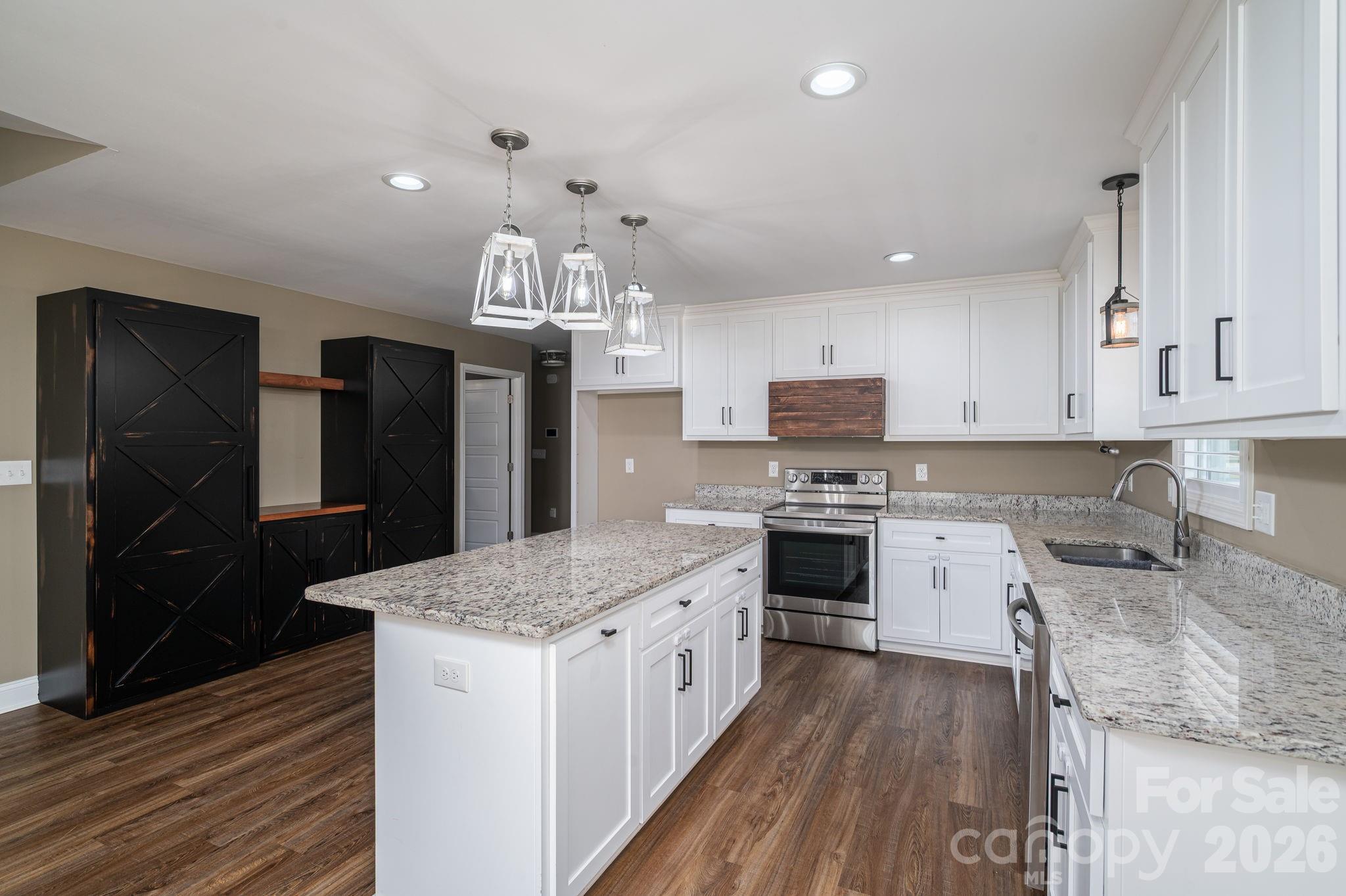 6901 Navajo Trail — Sherrills Ford