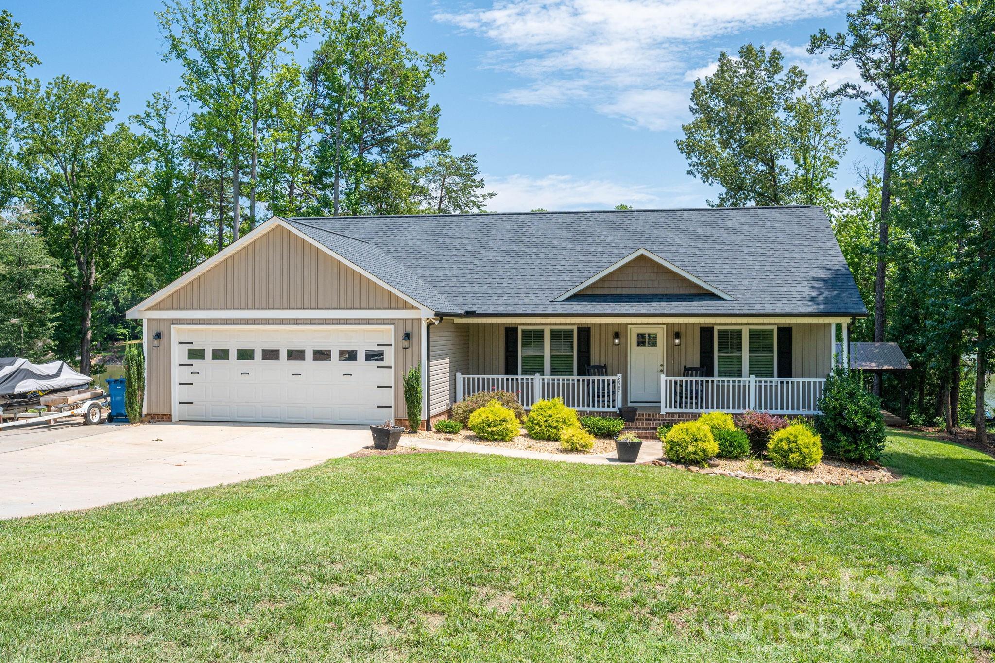 6901 Navajo Trail — Sherrills Ford
