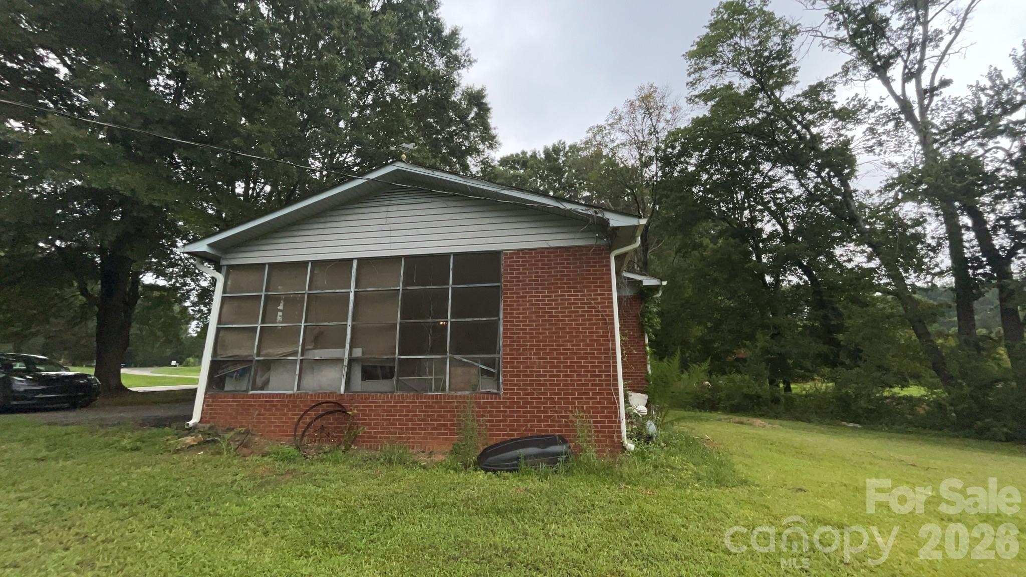 389 Midway Lake Road — Mooresville
