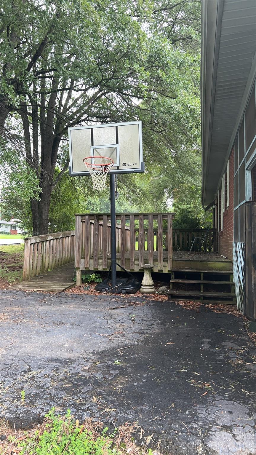 389 Midway Lake Road — Mooresville