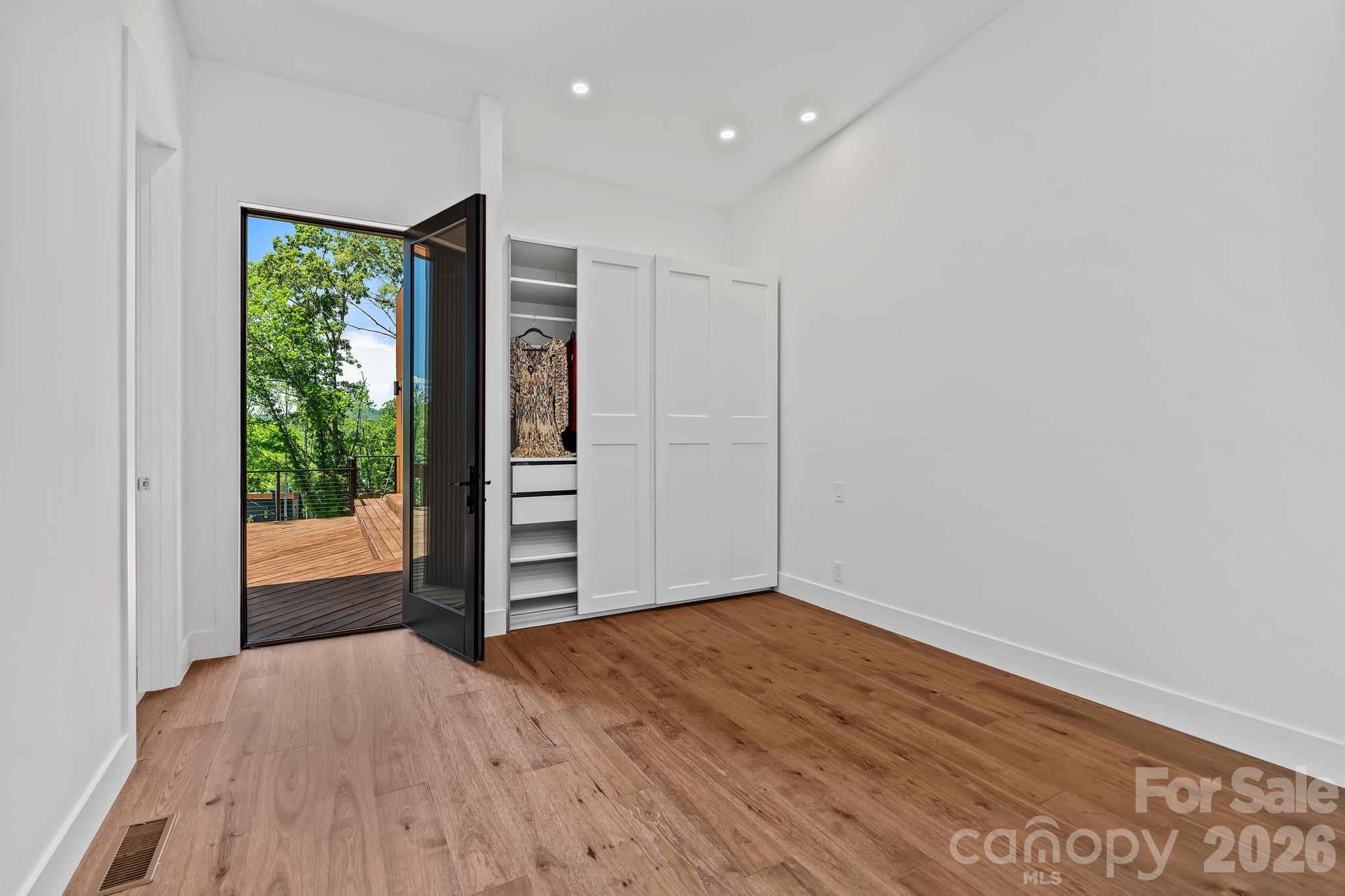 87 Verbania Road — Mills River