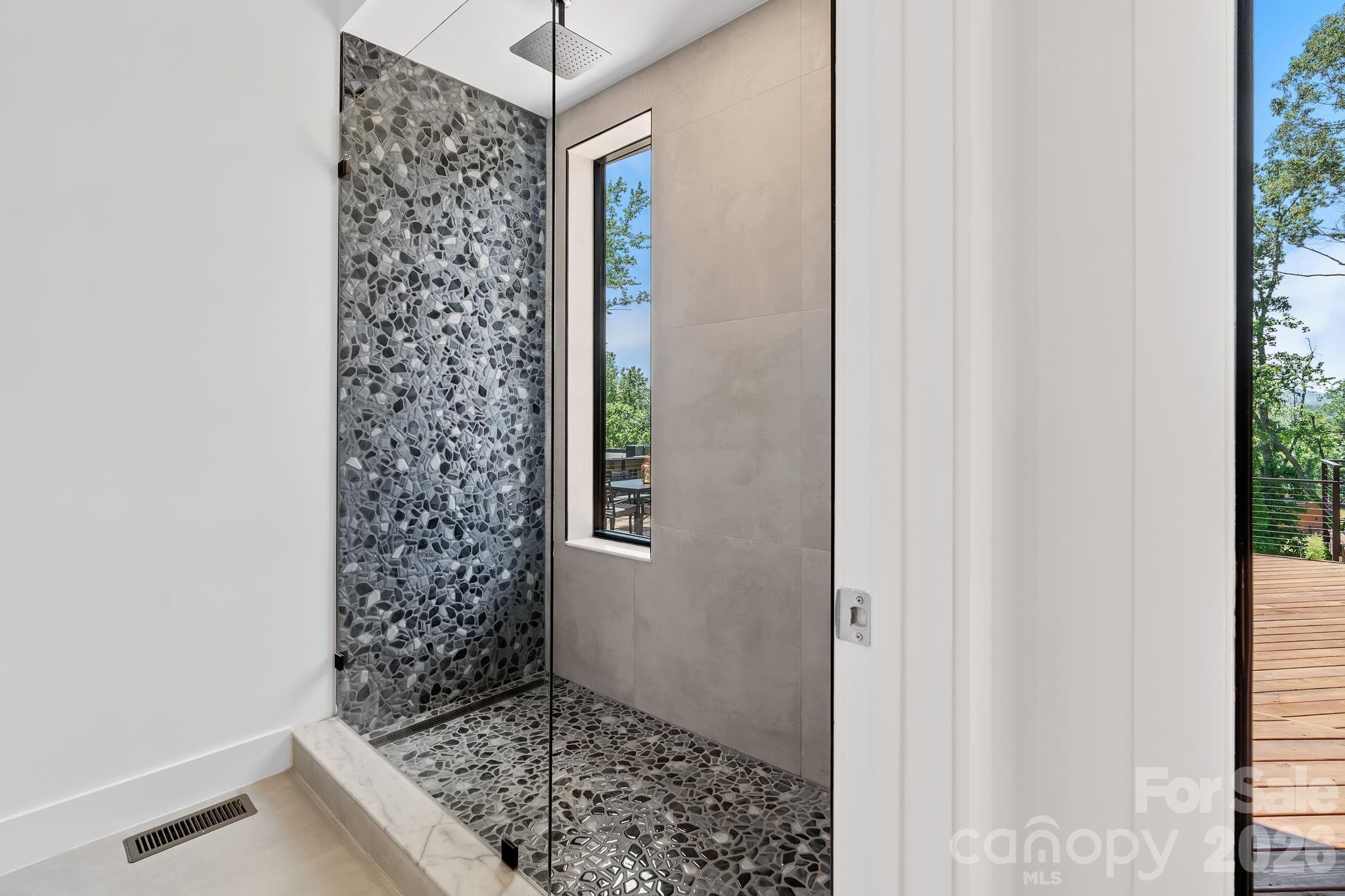 87 Verbania Road — Mills River
